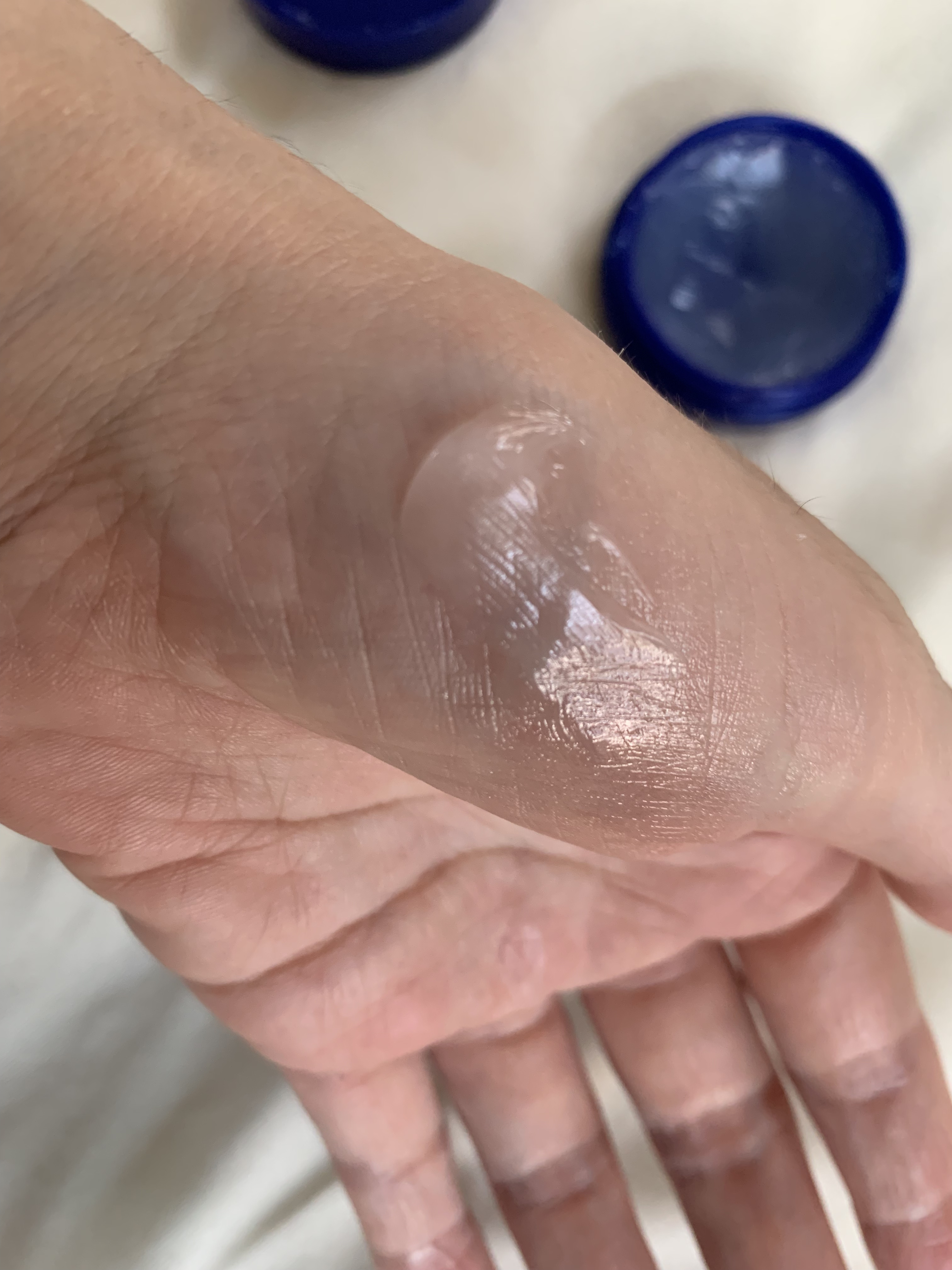 ディープモイスチャーナイトプロテクト　無香料 無香料/ニベア/リップマスクを使ったクチコミ（3枚目）