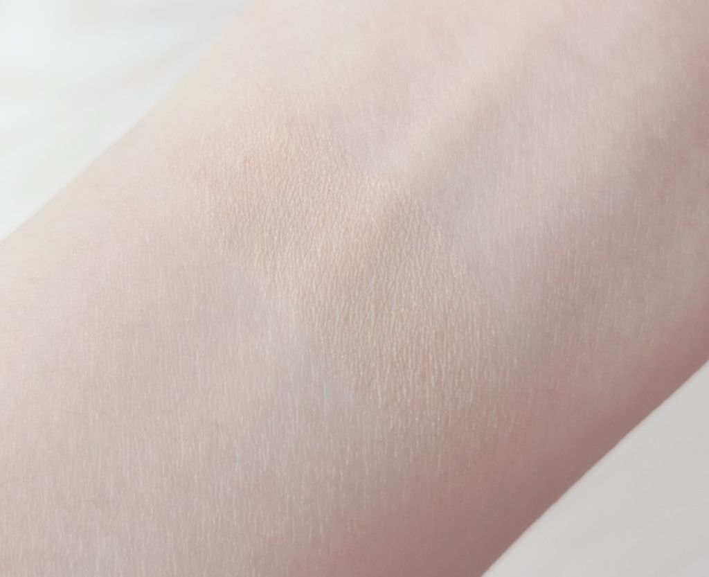 ONLY MINERALS マーブルフェイスパウダーのクチコミ「とても薄型のコンパクトで持ち歩きに便利なパウダーです。
色は【ウォーム】をモニターさせていた.....」（3枚目）