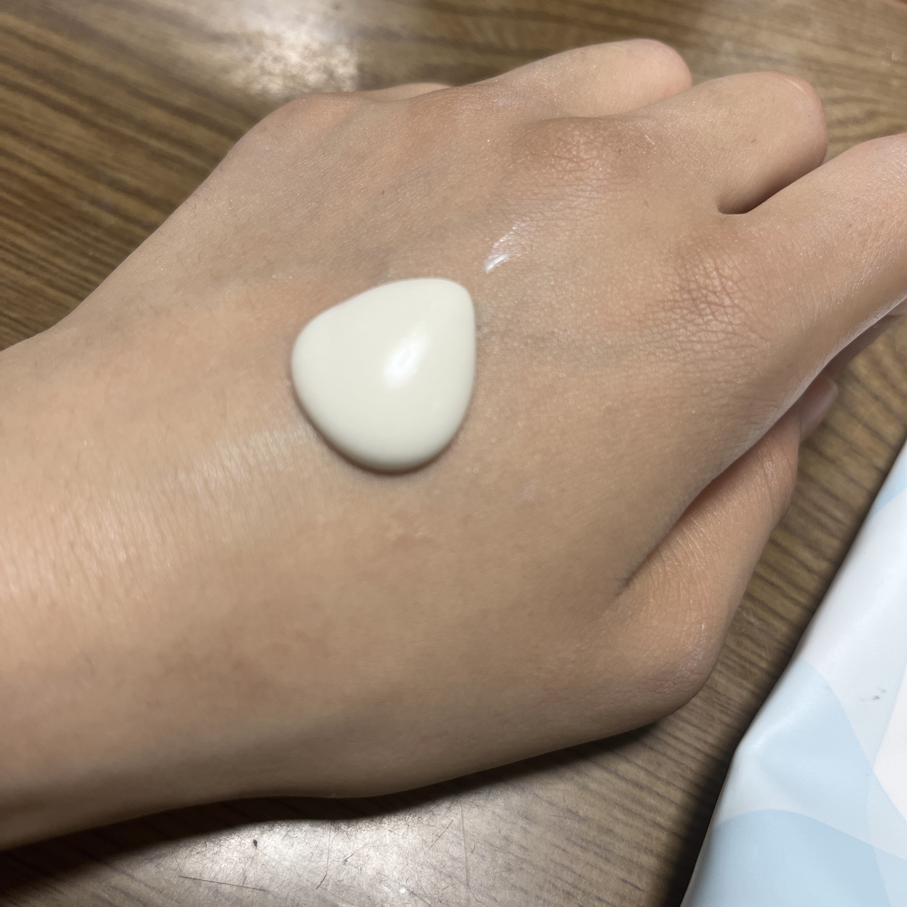 ビオレUV アクアリッチ ライトアップエッセンス/ビオレ/日焼け止めクリームを使ったクチコミ（3枚目）