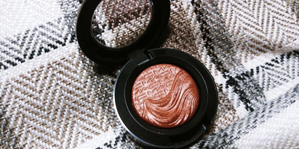 エクストラ ディメンション アイシャドウ/M・A・C/単色アイシャドウを使ったクチコミ(2枚目)