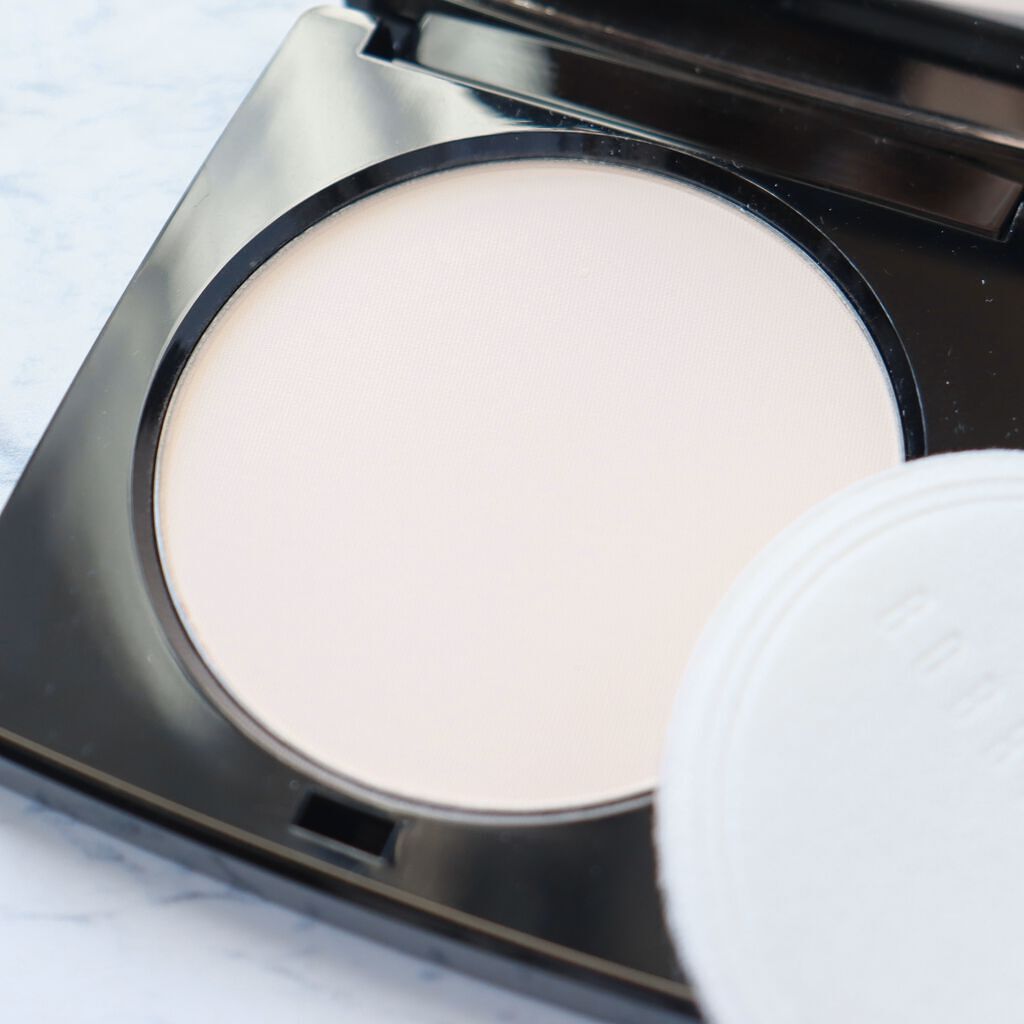 シアーフィニッシュ プレストパウダー 11 ソフトポーセリン/BOBBI BROWN/プレストパウダーを使ったクチコミ（3枚目）