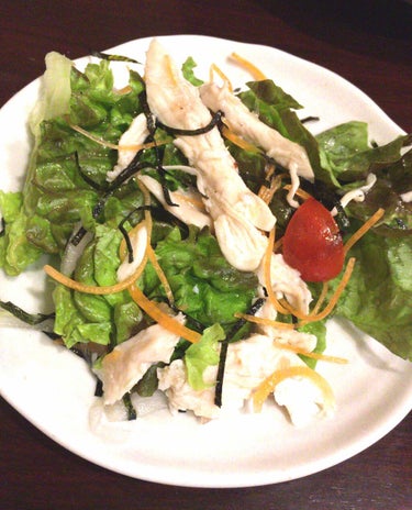 ぽん🐣 on LIPS 「昨日の夜ご飯の蒸し鶏のサラダです🥗サラダは最初に食べることで血..」（1枚目）