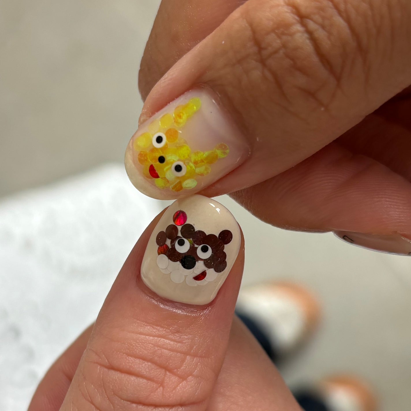 夏美🍉フォロバ on LIPS 「【親指に相棒🐻🐾🤎愛おしすぎなホログラムネイル!】ホログラムで..」(2枚目)