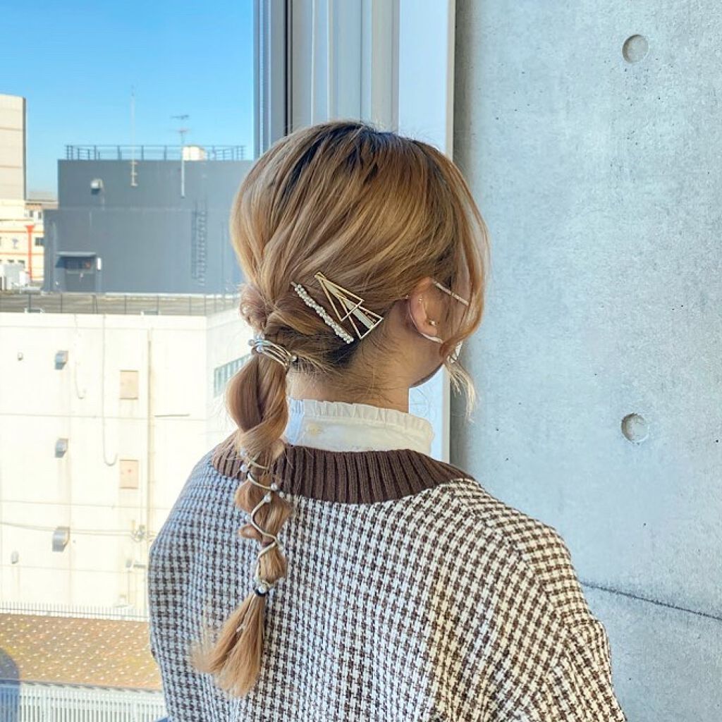 ばんち/ヘアアレンジ on LIPS 「メインはパールのアクセサリー!!1.トップを予め巻いておく2...」(1枚目)