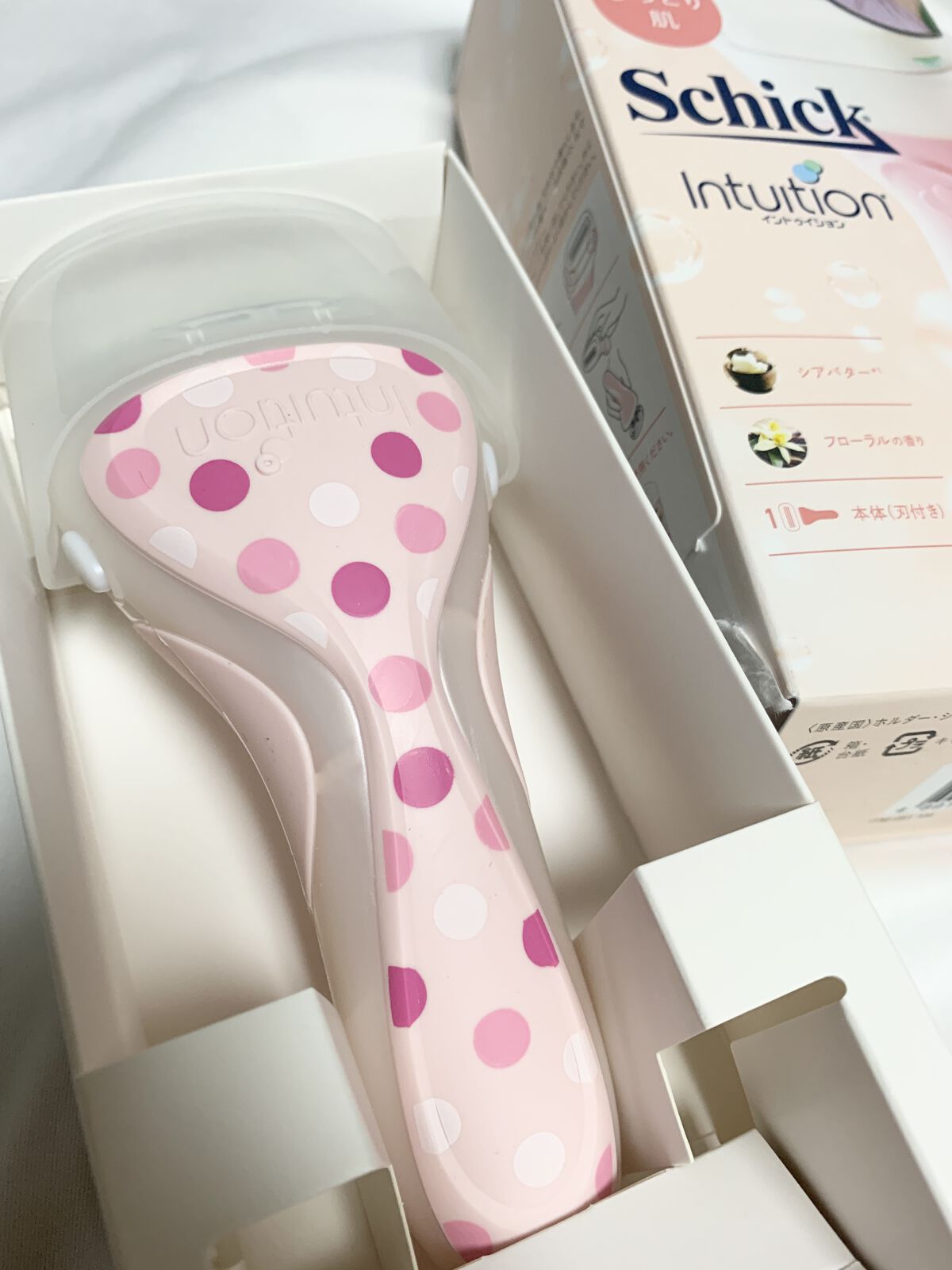 イントゥイション しっとり肌 ホルダー (刃付き+替刃1コ)/イントゥイション/シェーバーを使ったクチコミ（1枚目）