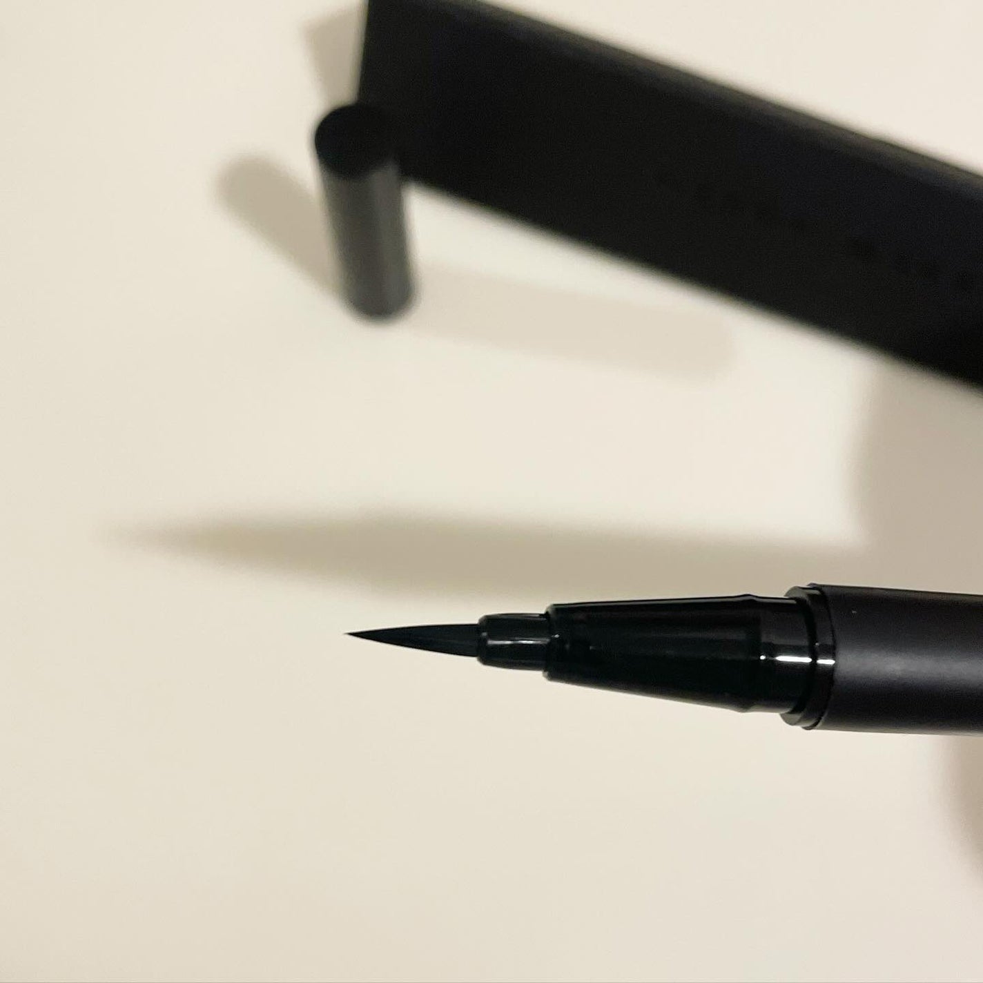 memi /フォロバ on LIPS 「#旬のブラックのアイライナー🖤HevvyMakeupディファイ..」(2枚目)