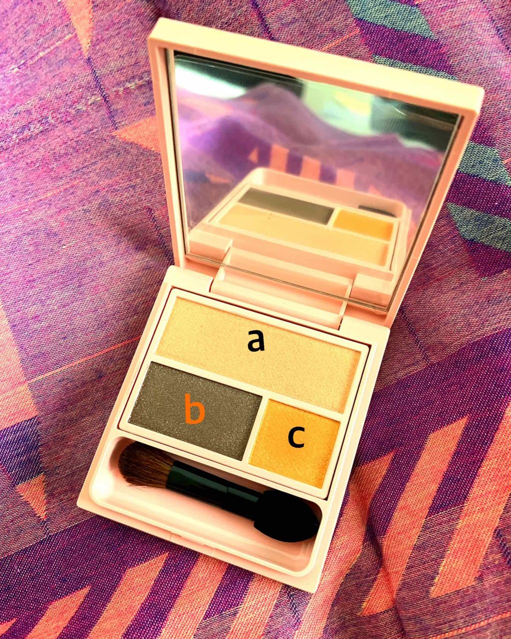 フーミー アイシャドウパレット/WHOMEE/アイシャドウパレットを使ったクチコミ(3枚目)