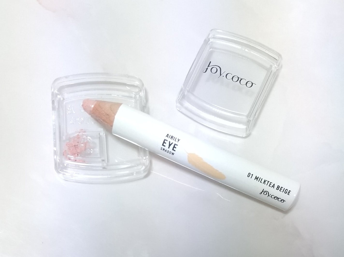 ジョイココ エアリーアイシャドウ/Joy.coco(ジョイココ)/単色アイシャドウを使ったクチコミ(4枚目)