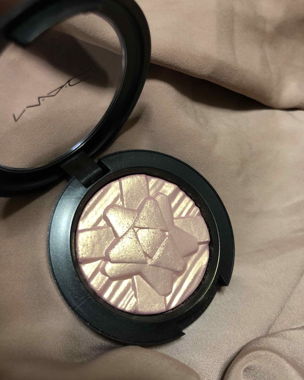 エクストラ ディメンション スキンフィニッシュ【ホリデーコレクション 2018】/M・A・C/パウダーハイライトを使ったクチコミ(2枚目)