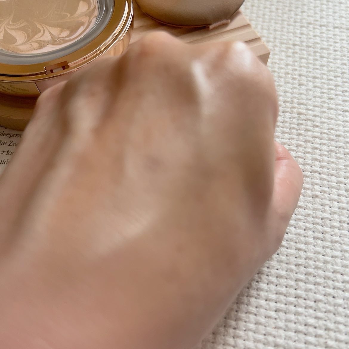 エッセンス カバー パクト 1CARAT CRYSTAL/AGE20’s/クッションファンデーションを使ったクチコミ(6枚目)