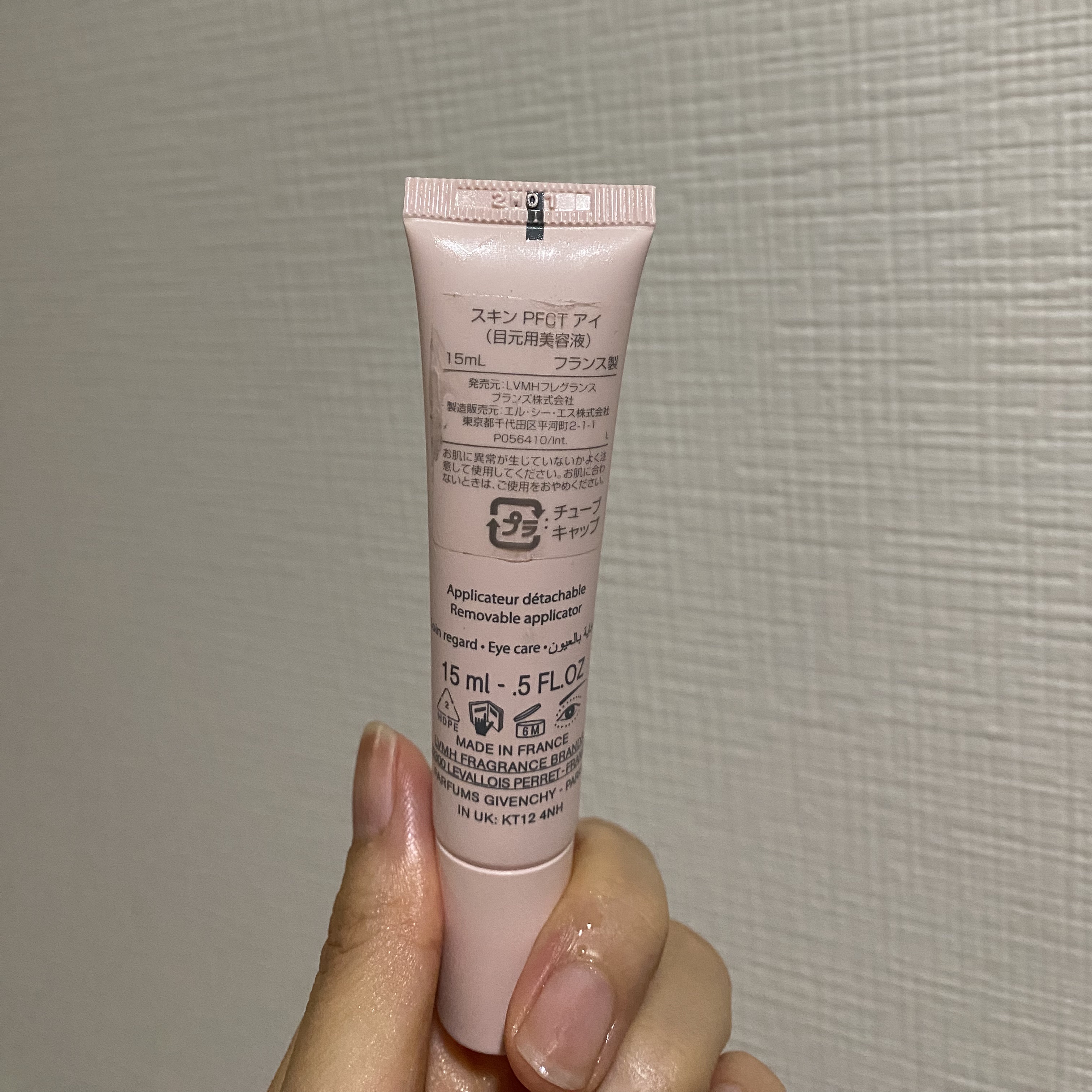 GIVENCHY スキン PFCT アイのクチコミ「GIVENCHY スキン PFCT アイ

現代型ライフスタイルの目元への影響に答える、
アイ.....」（2枚目）