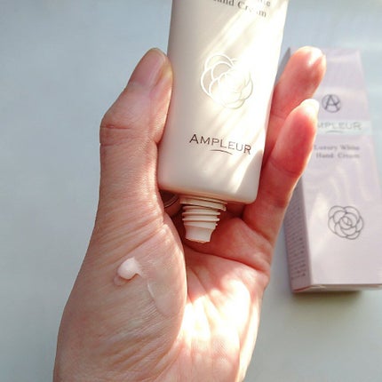 ラグジュアリーホワイト ハンドクリーム/アンプルール/ハンドクリームを使ったクチコミ(2枚目)
