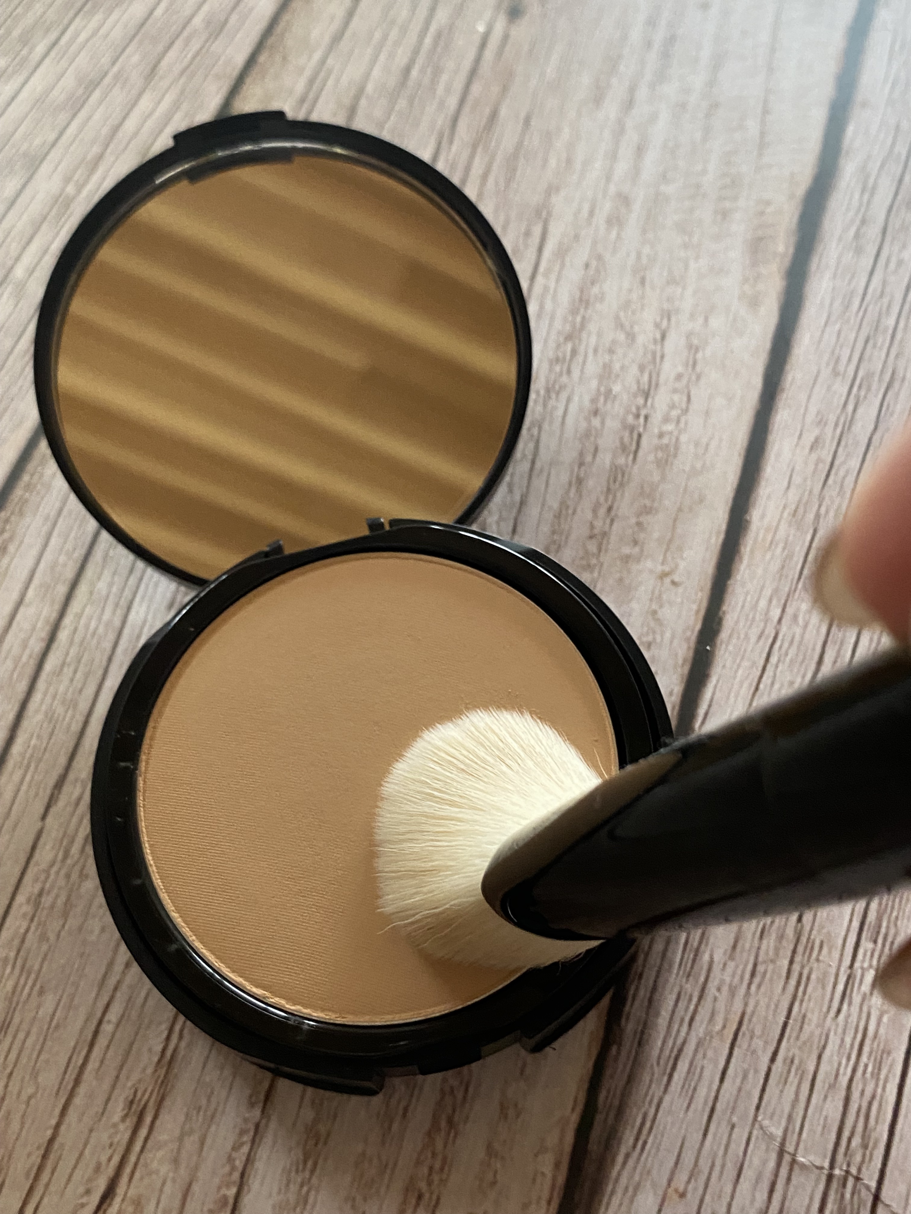 ベアプロ 16HR パウダー ファンデーション/bareMinerals/パウダーファンデーションを使ったクチコミ（2枚目）