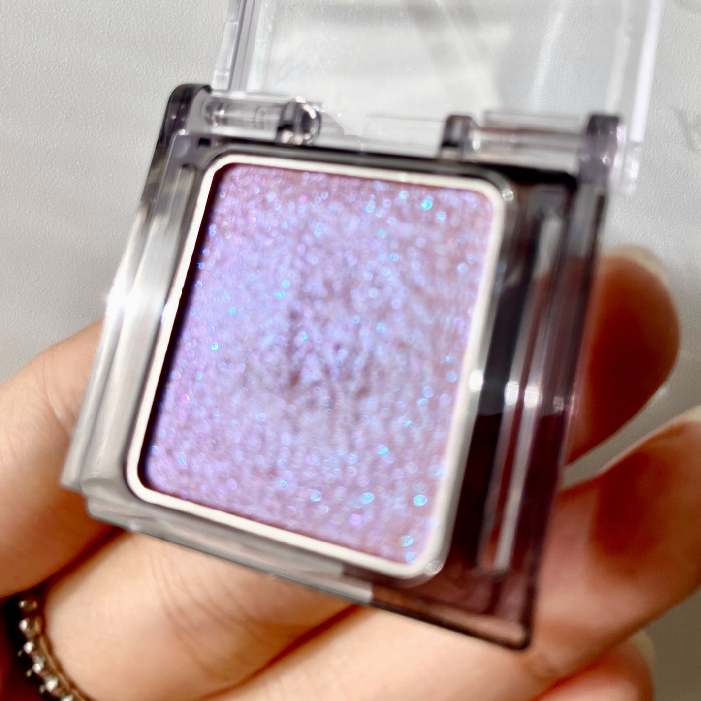 シアー グリッターアイズ/KiSS/単色アイシャドウを使ったクチコミ(3枚目)