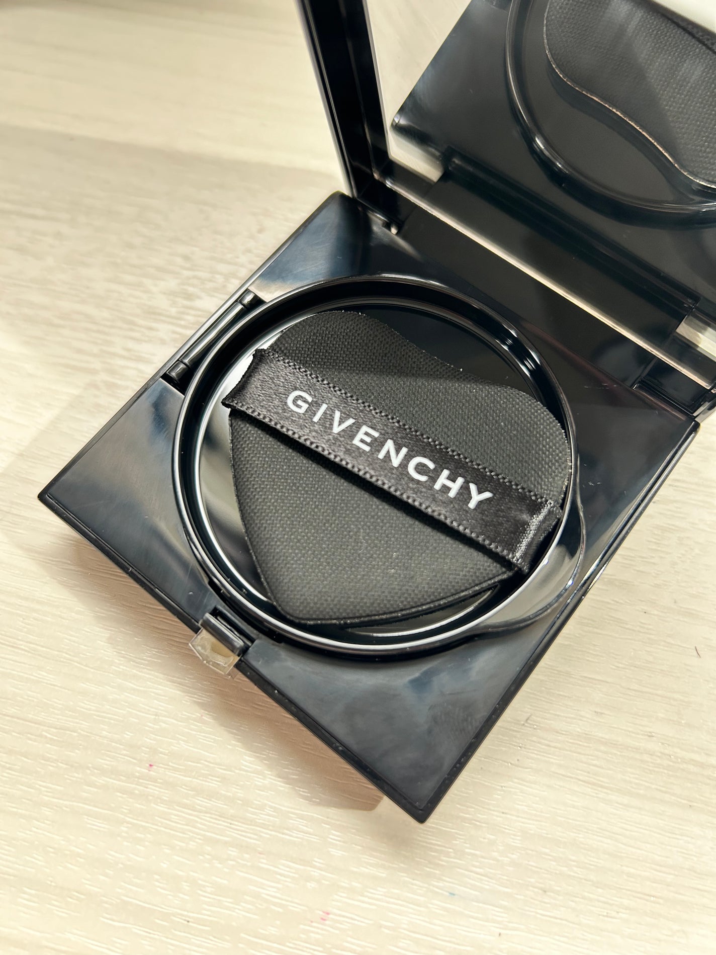 プリズム・リーブル・スキンケアリング・グロウ・クッション/GIVENCHY/クッションファンデーションを使ったクチコミ(3枚目)