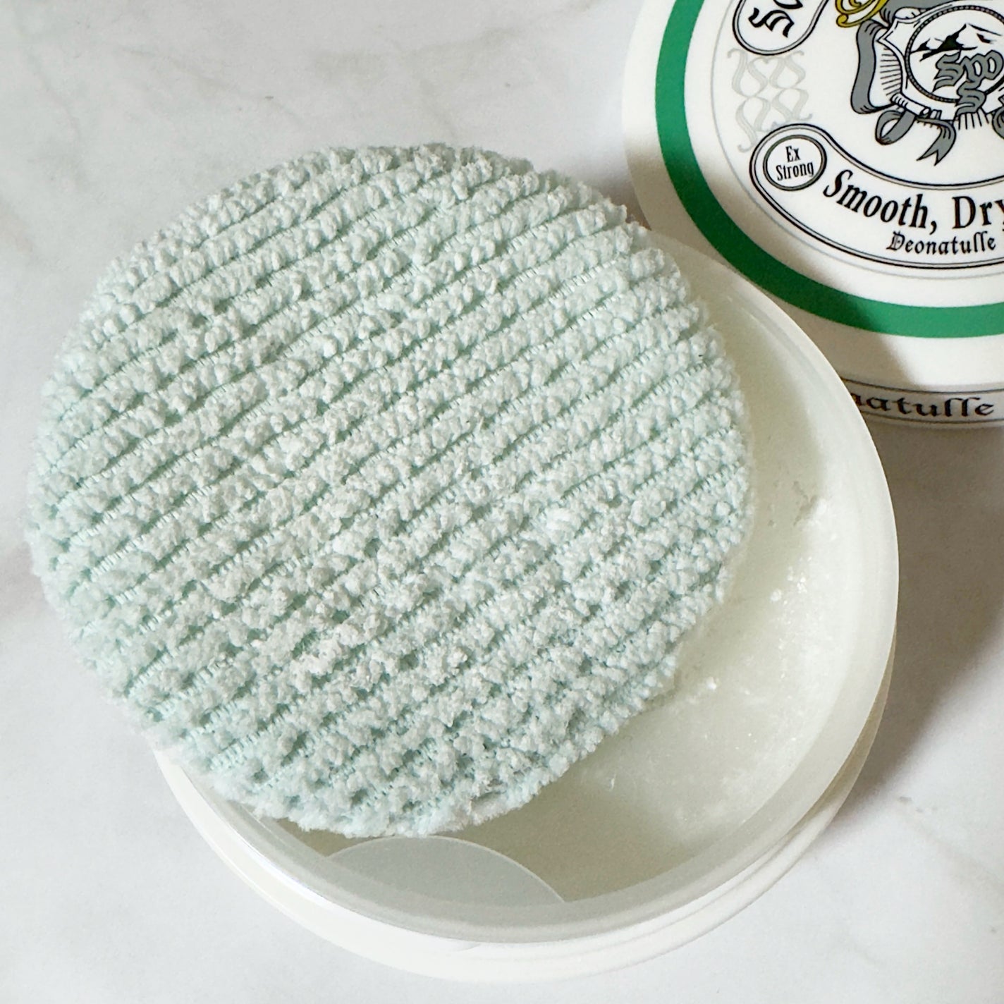 薬用さらさらデオドラントパウダー/デオナチュレ/デオドラント・制汗剤を使ったクチコミ(4枚目)