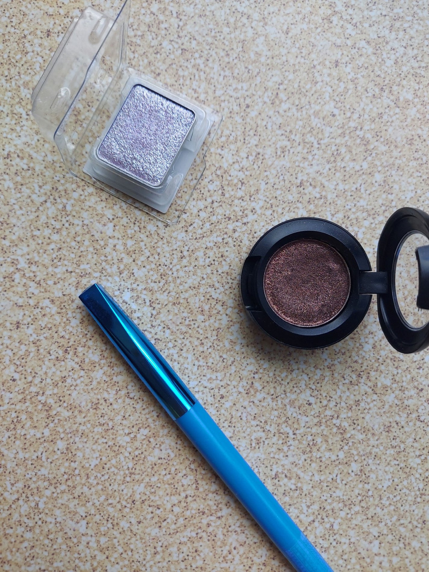 ダズルシャドウ/M・A・C/単色アイシャドウを使ったクチコミ(1枚目)