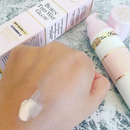 ボーン ディス ウェイ グロウ モイスチュアライジング メイクアップ プライマー/Too Faced/化粧下地を使ったクチコミ(3枚目)