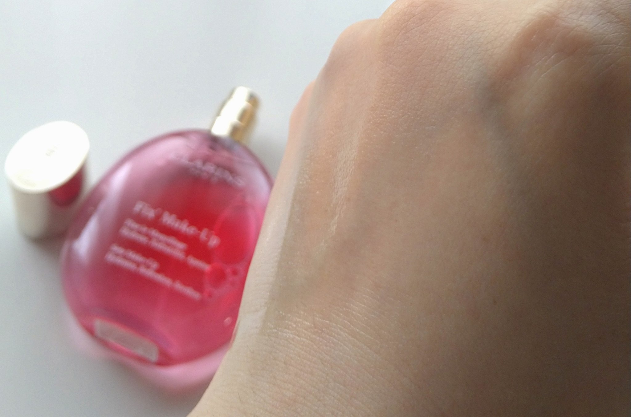 CLARINS フィックス メイクアップ Nのクチコミ「使う度にうるおいが続くそうで、さらにスキンケア効果も期待できるという

【クラランス フィック.....」（2枚目）