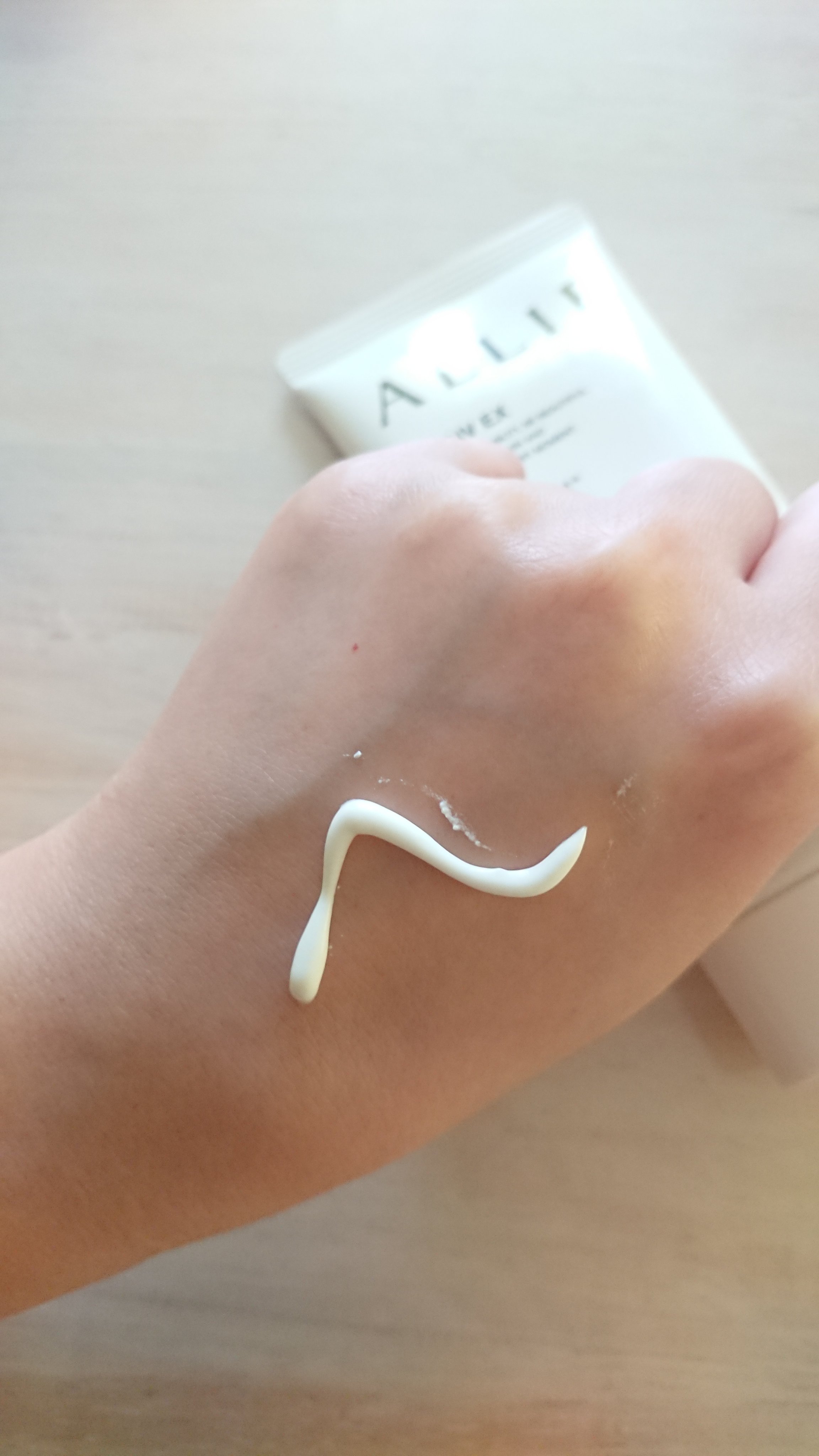 アリィー クロノビューティ ジェルUV EX 限定セットA(アリィー クロノビューティ ジェルUV EX 90g+ラスティングプライマーUVミニサイズ5g)/アリィー/日焼け止めジェルを使ったクチコミ（2枚目）