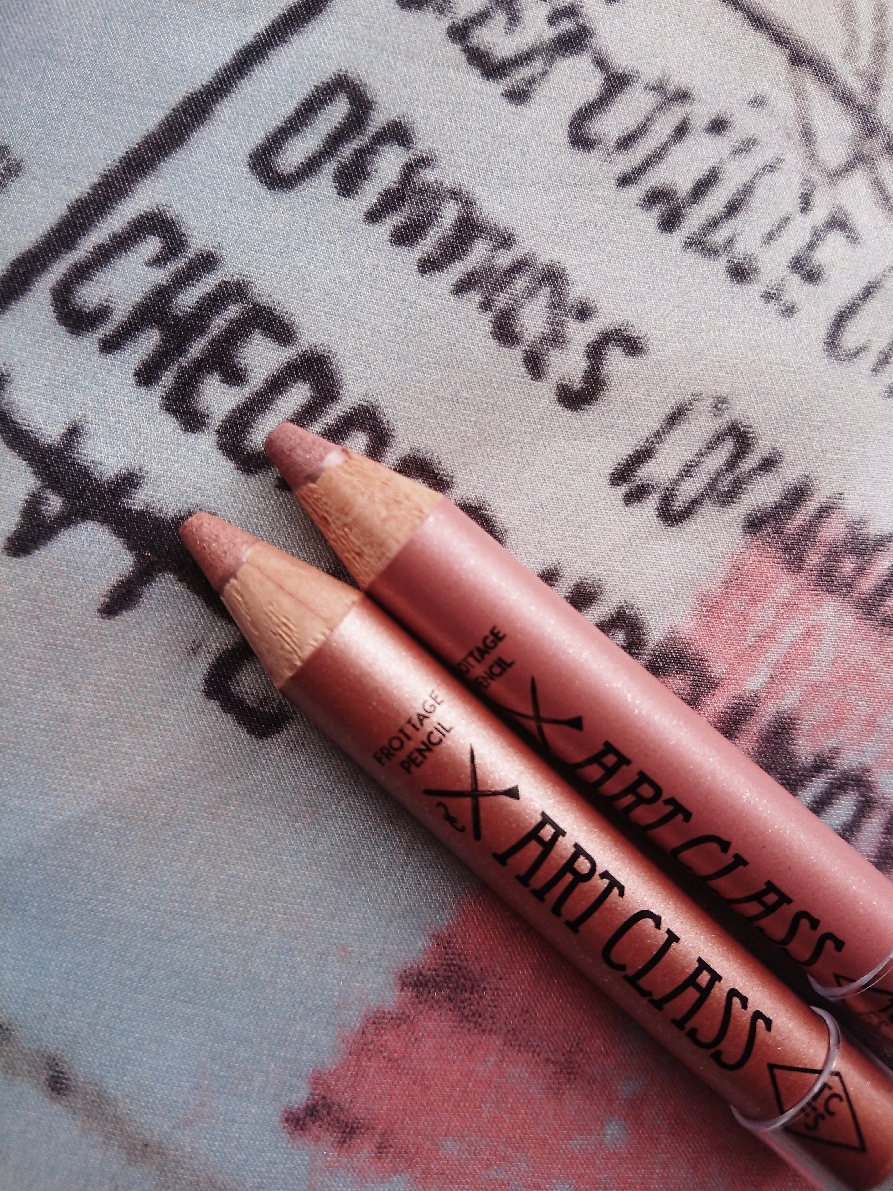 アートクラス フロッタージュペンシル/too cool for school/スティックアイシャドウを使ったクチコミ（3枚目）