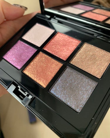 ホリデー アディクション “イリディセント ユーフォリア” EYESHADOW PALLETE L/ADDICTION/メイクアップキットを使ったクチコミ（2枚目）