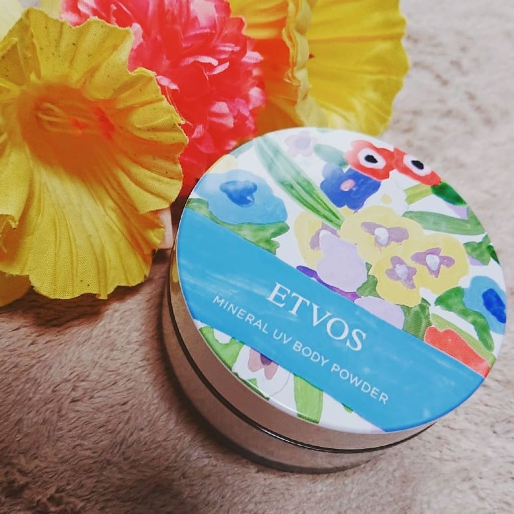 ミネラルUVボディパウダー(旧)/エトヴォス/ボディパウダーを使ったクチコミ（1枚目）