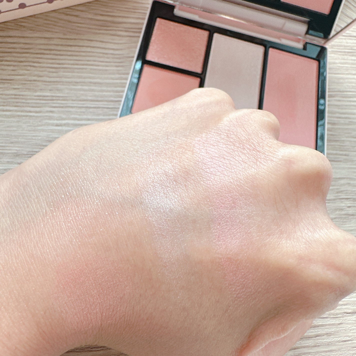 フェイス スタイリスト/SNIDEL BEAUTY/アイシャドウパレットを使ったクチコミ(4枚目)