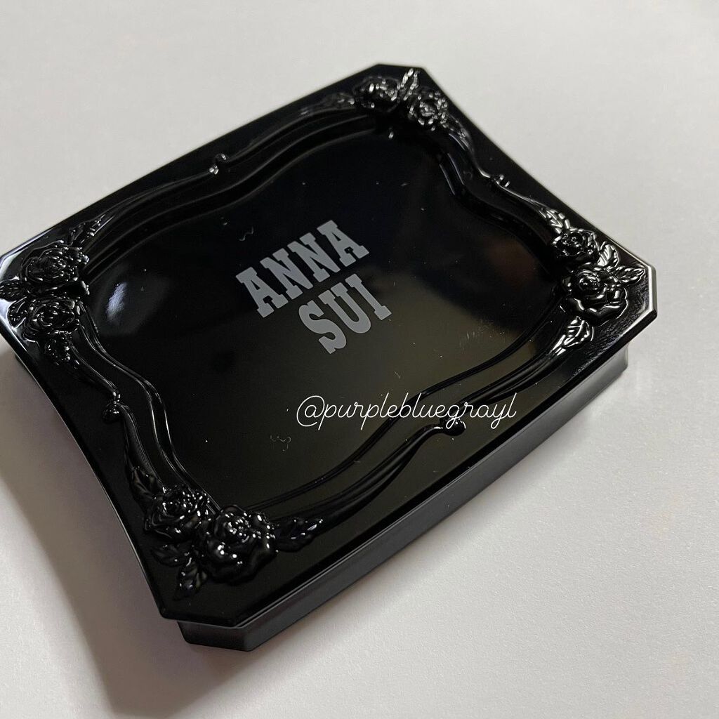 ANNA SUI アイブロウ コンパクトのクチコミ「黒髪さんに本当におすすめしたい！！可愛すぎるアナスイのアイブロウコンパクト05🖤

見事な黒と.....」（3枚目）