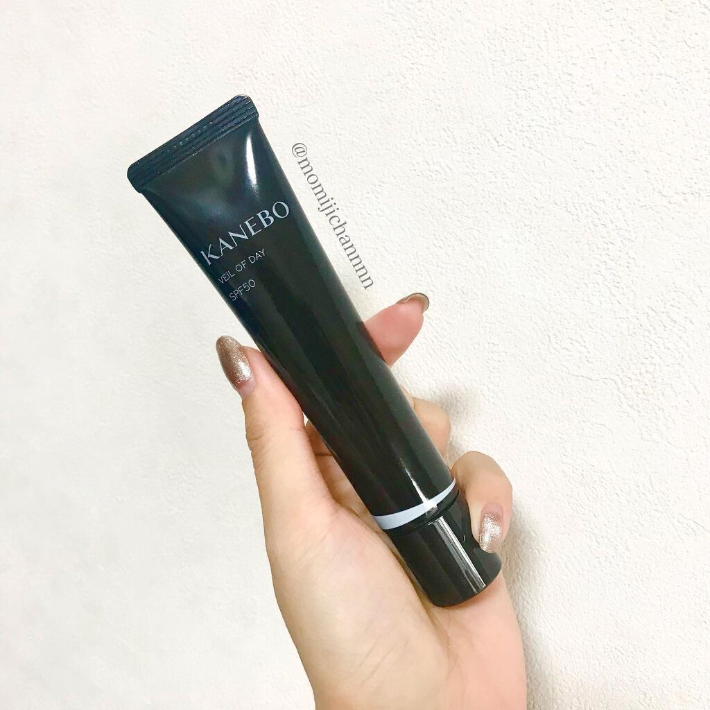 長時間しっとりが続くUV美容液が出たよ🌞その秘密は『水膜ヴェイルで肌に補水し続ける』こと。

みずみずしくて日焼け止めを塗ってる感がないのにSPF50 PA+++としっかり紫外線カット！化粧下地にもなるし、単品使用時は石鹸オフOKなのも嬉