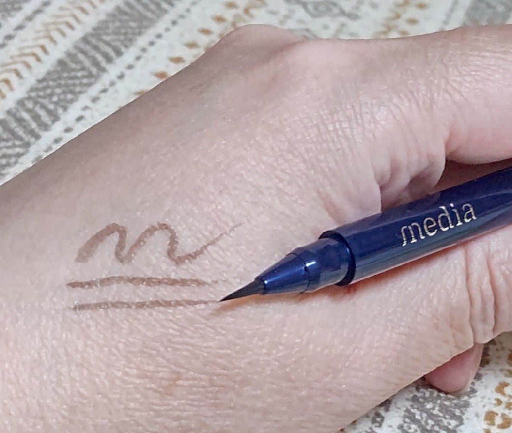 ラスティングアイライナーA/media/リキッドアイライナーを使ったクチコミ（1枚目）