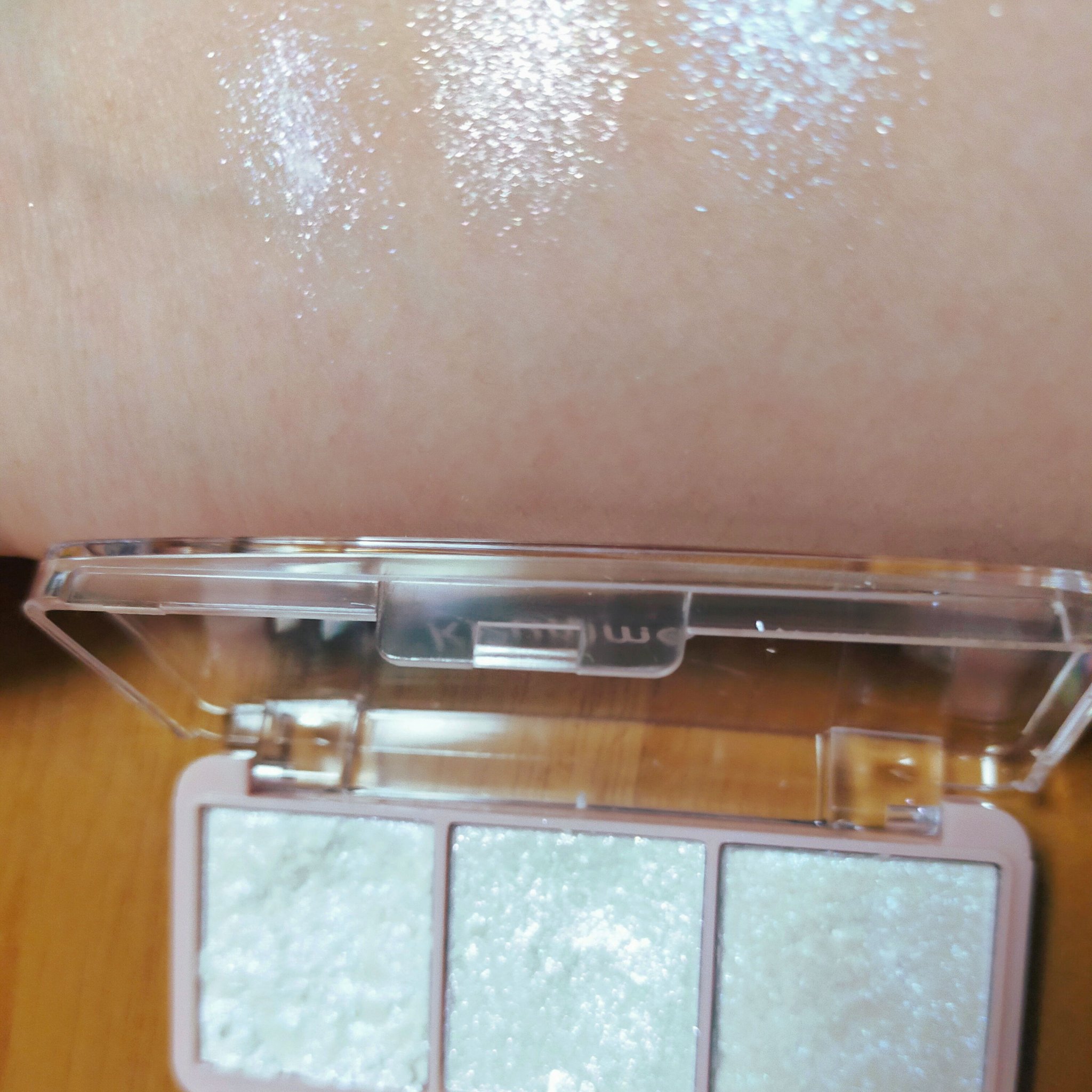 KM ３グリッター/DAISO/グリッターを使ったクチコミ（1枚目）