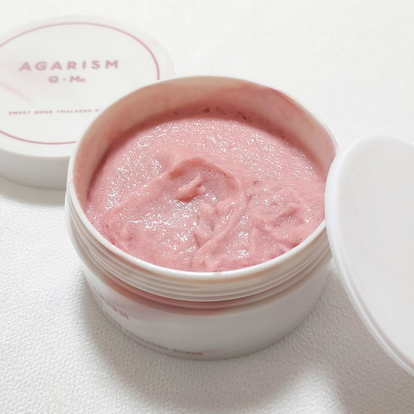 キューミースウィートボムタラソスクラブ　ピオニーブーケの香り/AGARISM/ボディスクラブを使ったクチコミ（2枚目）