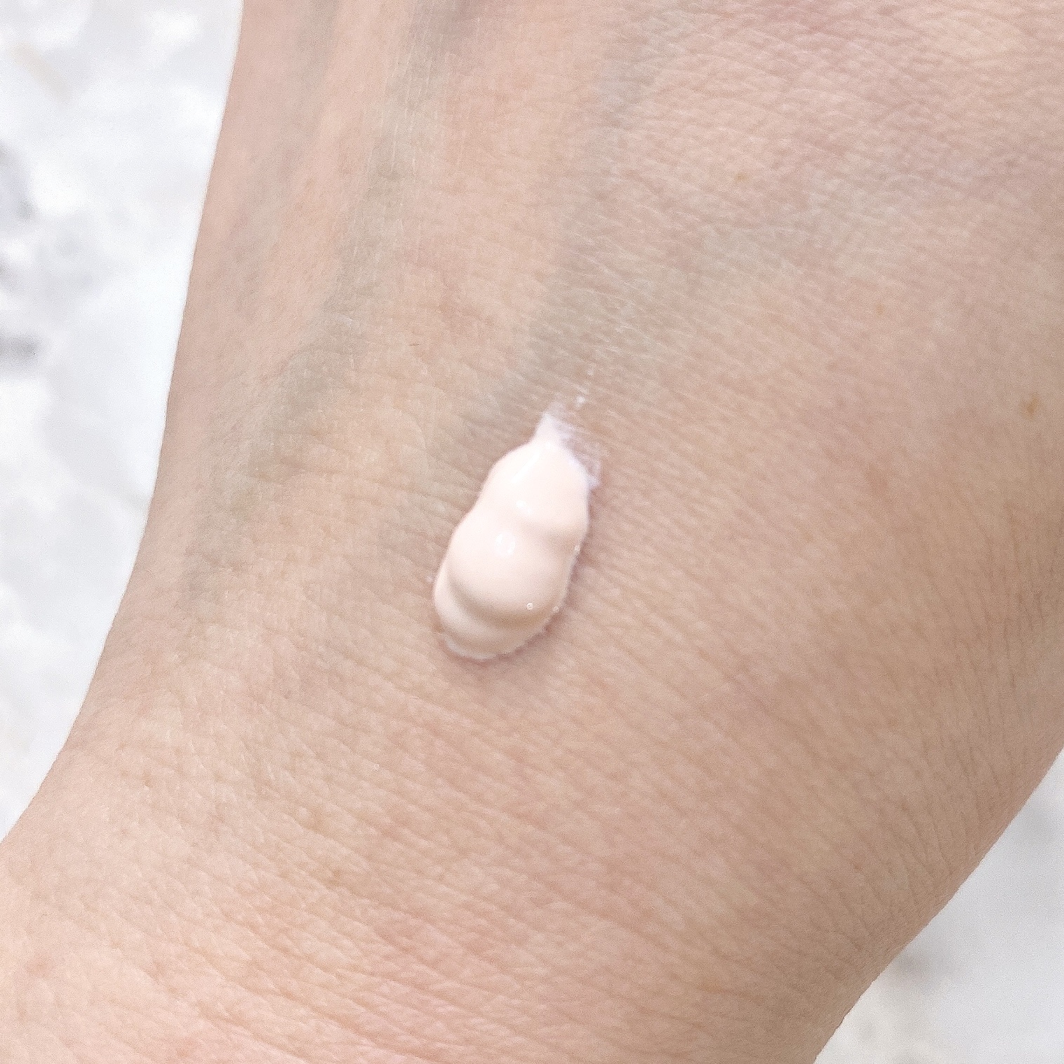 プレミ アムビーガン トーンアップ日焼け止め SPF50+PA++++/dinsee/日焼け止めミルクを使ったクチコミ（3枚目）