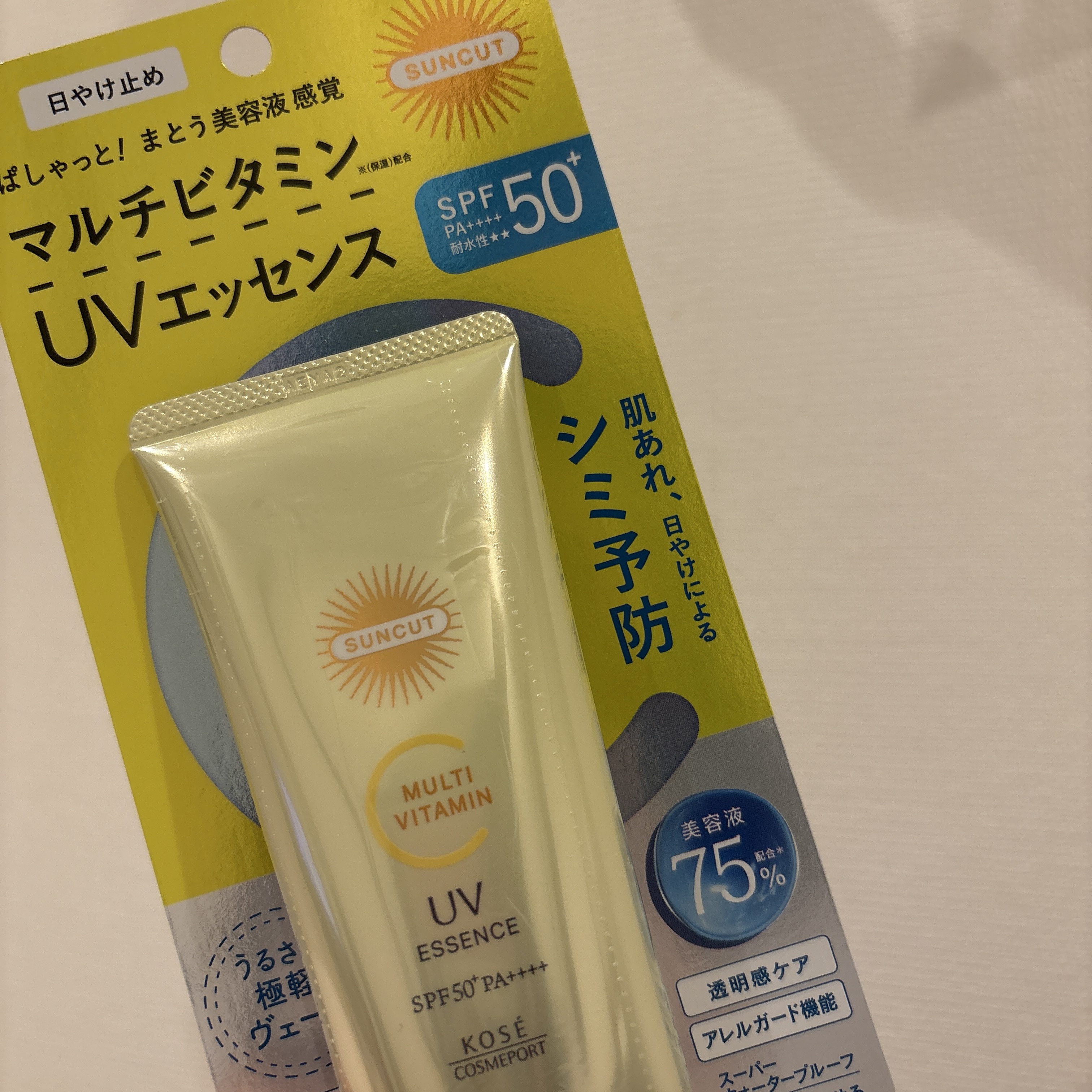 サンカット® マルチビタミン ＵＶエッセンス

LIPS様からのプレゼント企画にていただきました。素敵な企画をありがとうございます🎁✨

こちらの商品のポイントは
①サンカットからマルチビタミンシリーズが登場
②未来の美肌を考えるシミ、肌