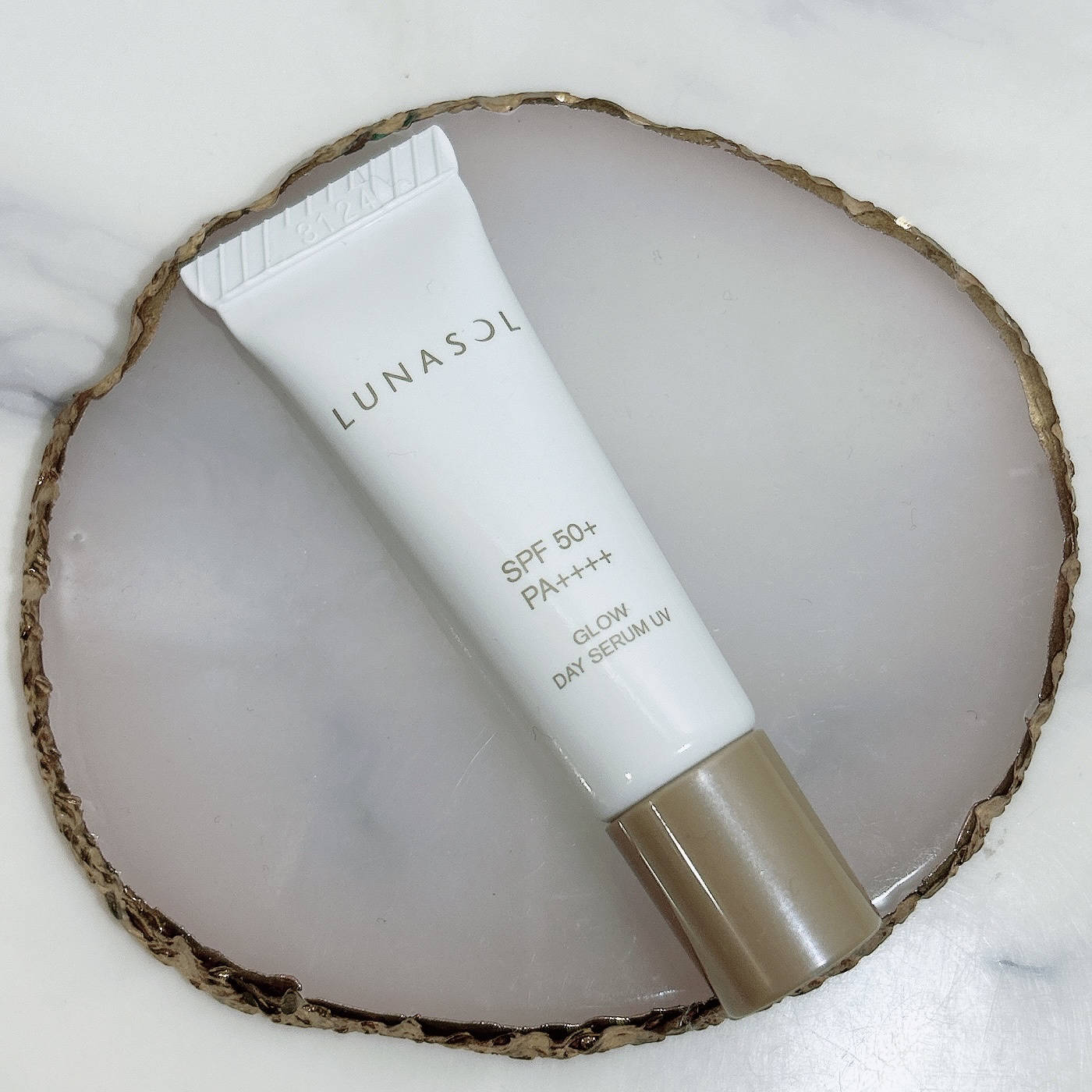 LUNASOL グロウデイセラムUVのクチコミ「3.7新発売のルナソル グロウデイセラムUV 

SPF50+PA++++の心地よさはここまで.....」（1枚目）