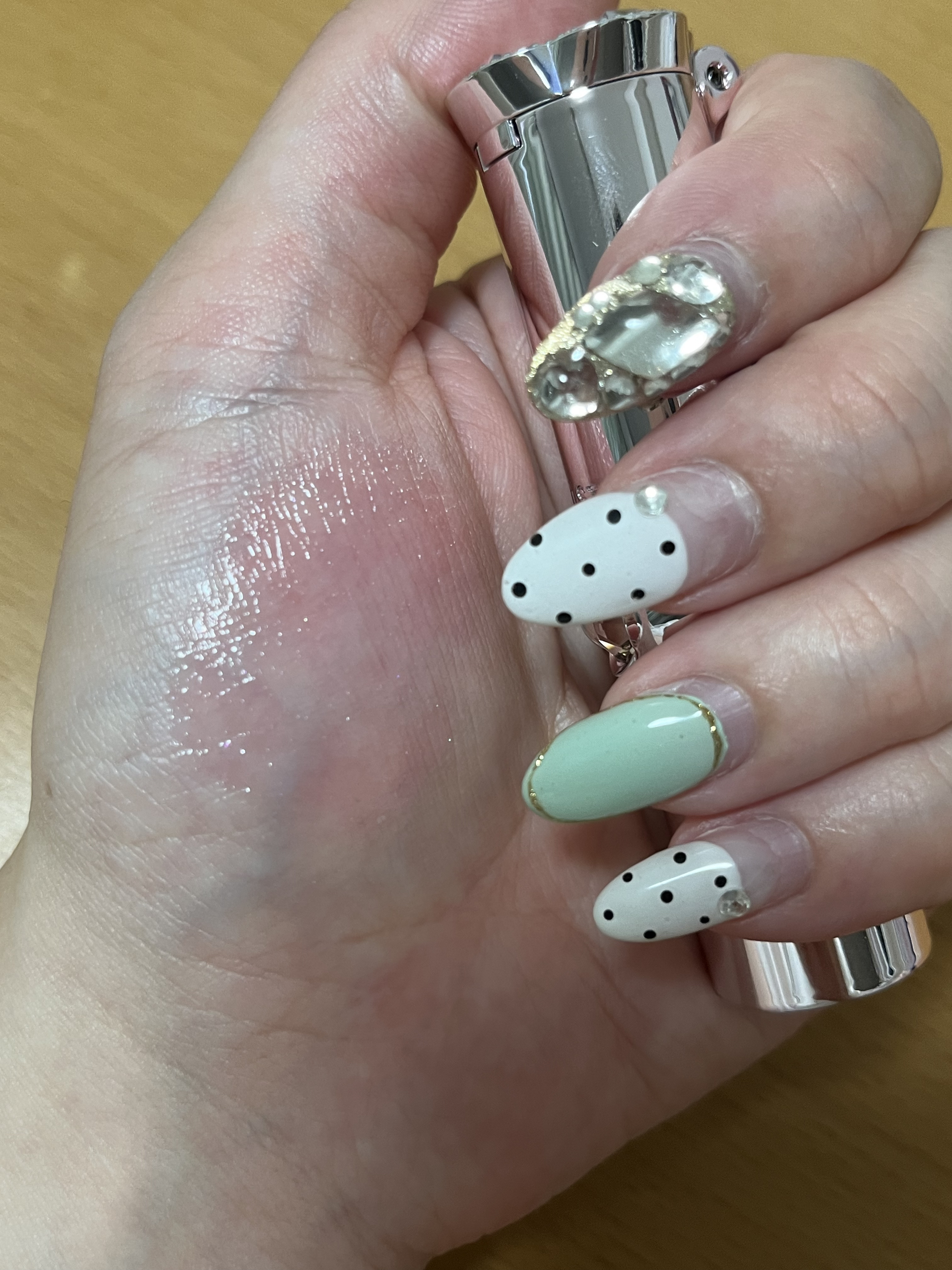 ジルスチュアート リップグロウ セラムバーム 104(限定) raspberry orion/JILL STUART/リップバームを使ったクチコミ（3枚目）