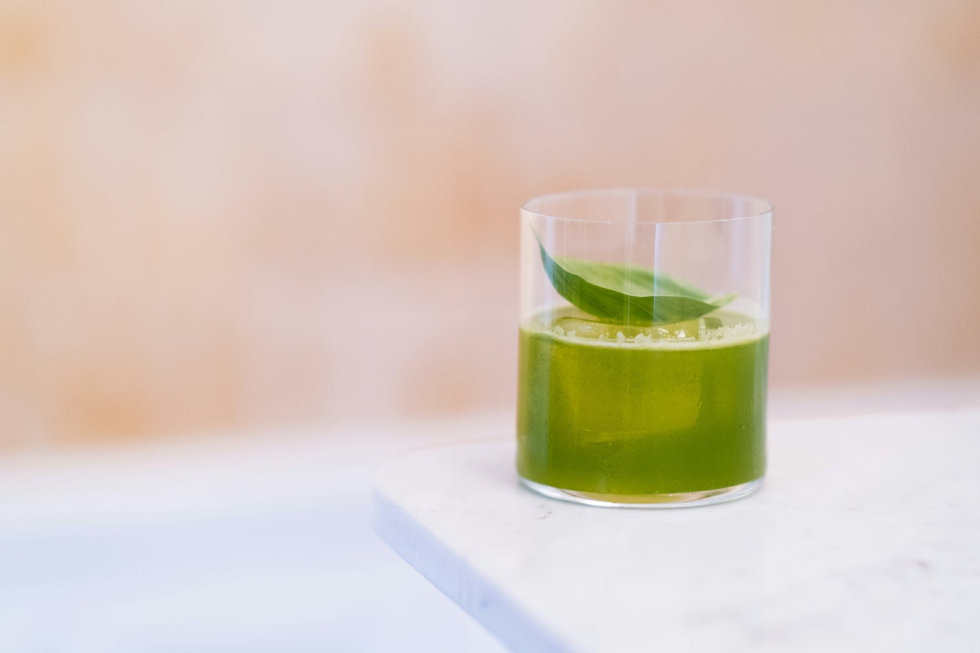 青汁を飲み続けた結果どうなる?デメリットや飲むタイミング&おすすめランキング14選のサムネイル