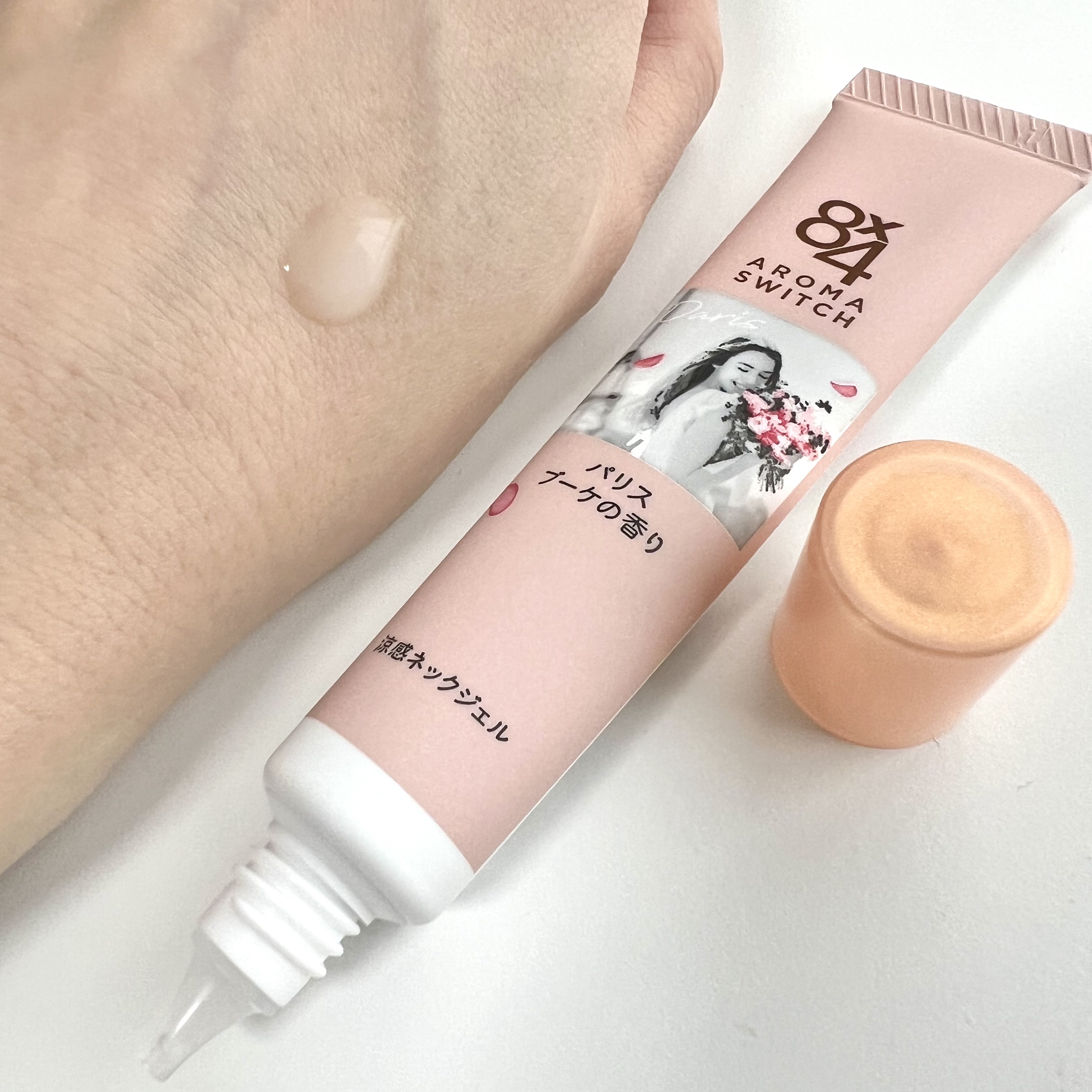 8x4 アロマスイッチ 涼感ネックジェル パリスブーケの香り/８ｘ４/デオドラント・制汗剤を使ったクチコミ（2枚目）