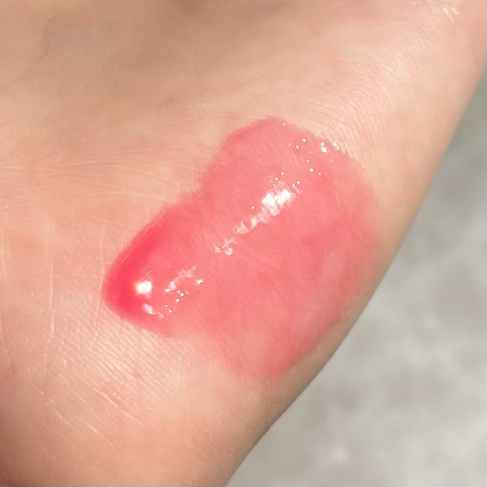 フィー 3Dボリューミンググロス A03 キャンディー 30%/fwee/リップグロスを使ったクチコミ（3枚目）