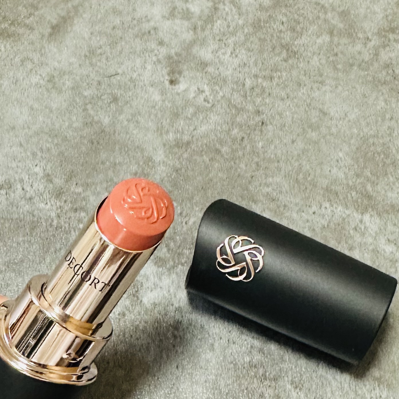 ルージュデコルテ　クリームグロウ 15G anywhere you are/DECORTÉ/口紅を使ったクチコミ（3枚目）