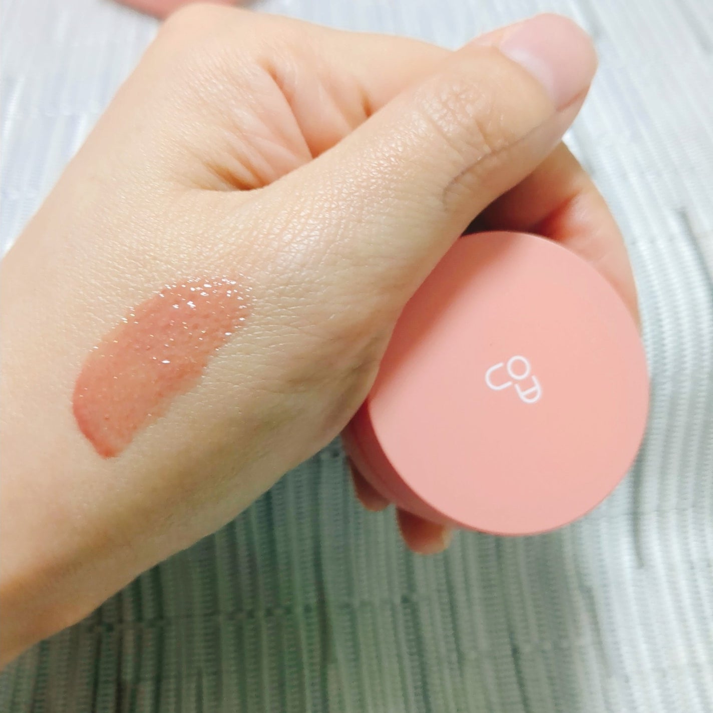 GLOWY TINT BALM/AOU/リップグロスを使ったクチコミ(2枚目)