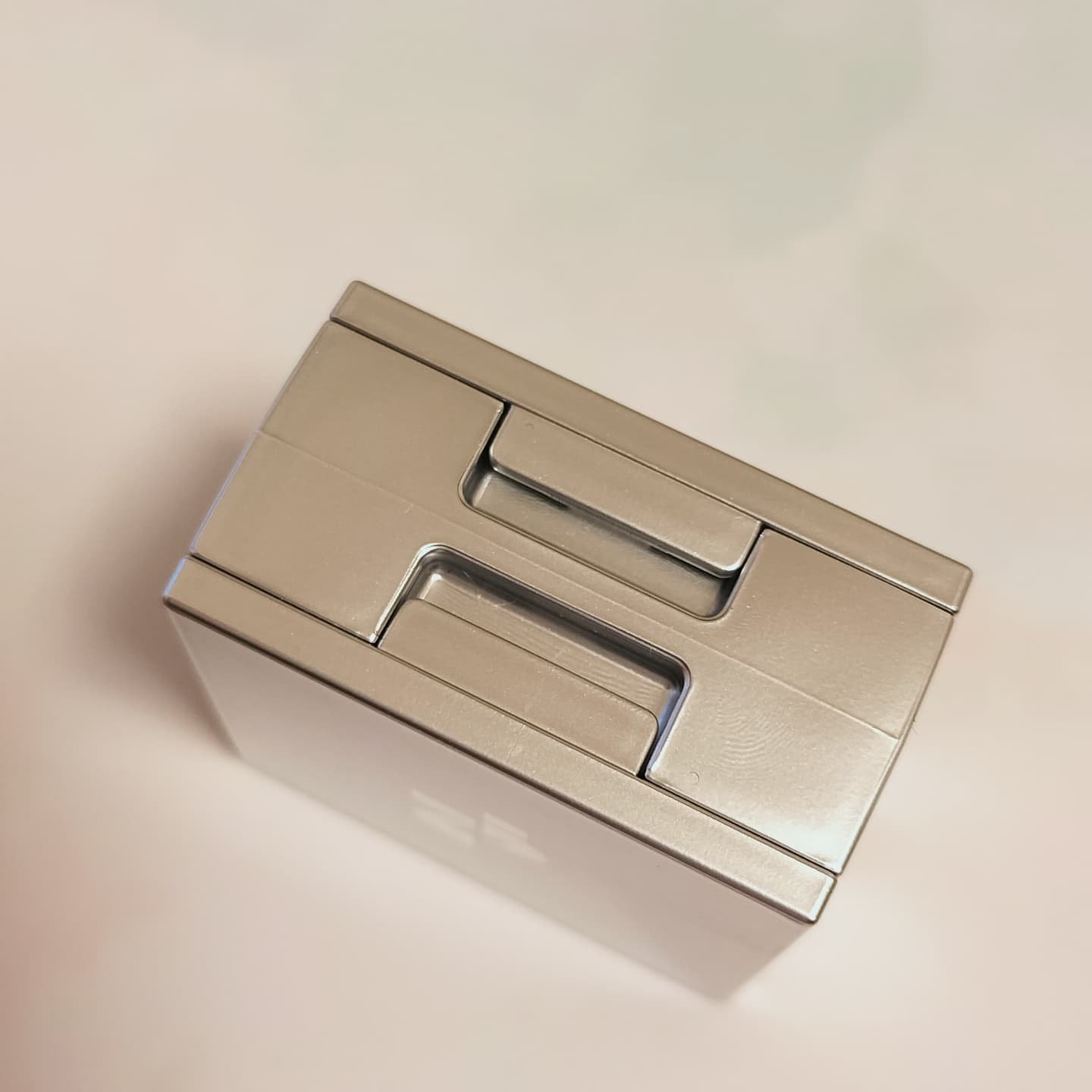 ストロビングフェイスキューブ/TWO SLASH FOUR/ハイライトを使ったクチコミ（2枚目）