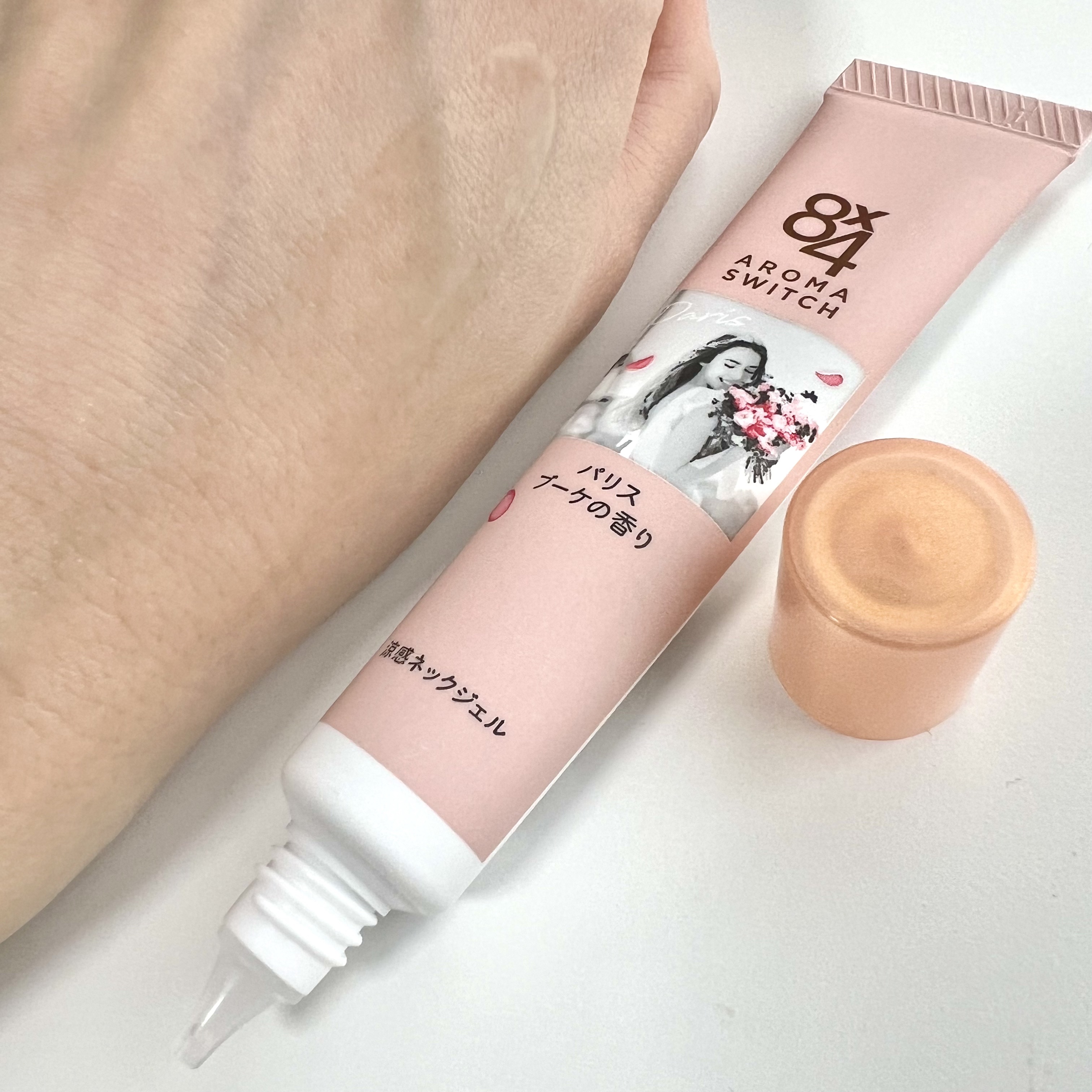 8x4 アロマスイッチ 涼感ネックジェル パリスブーケの香り/８ｘ４/デオドラント・制汗剤を使ったクチコミ（3枚目）