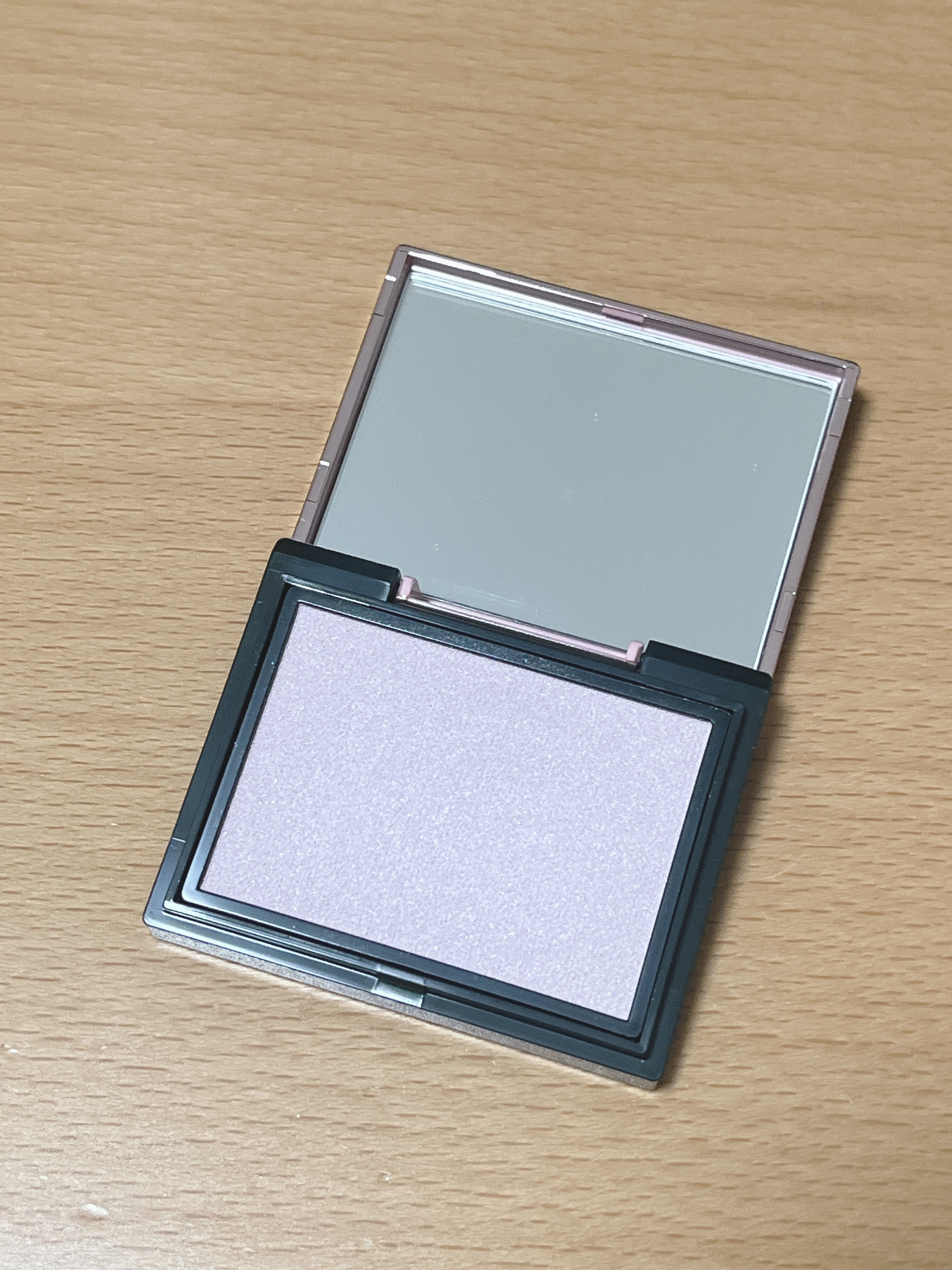 ホリデーコフレ2023〈カームピンク〉/エトヴォス/メイクアップキットを使ったクチコミ（2枚目）