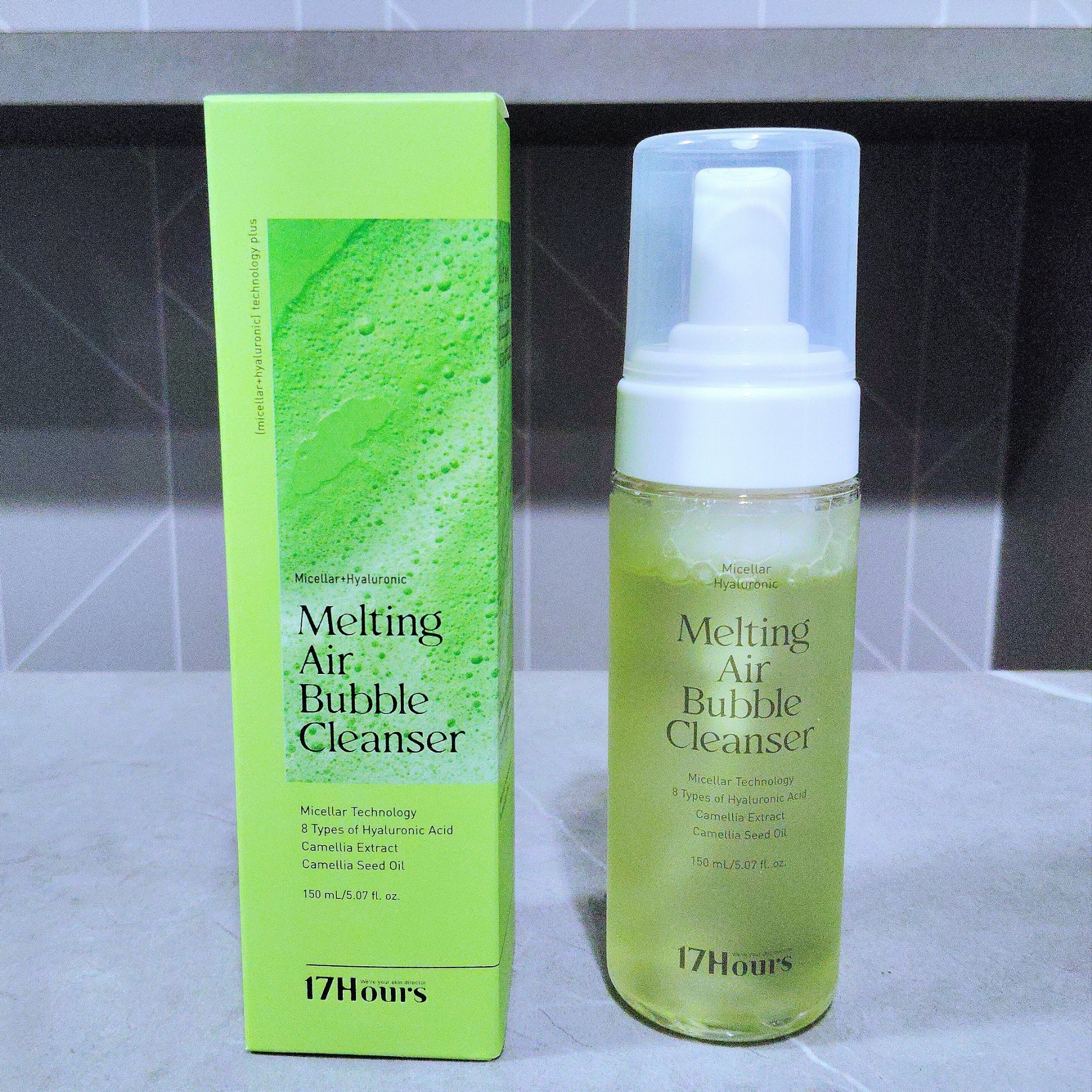 今日の投稿は肌本来の健康を取り戻し
ライフスタイルの質を高める
韓国のモダンコスメティックブランド「17hours」。

【 17アワーズ メルティングエアバブルクレンザー 】
肌を守りながら、メイクだけを落とす超敏感肌のためのクレンザー。