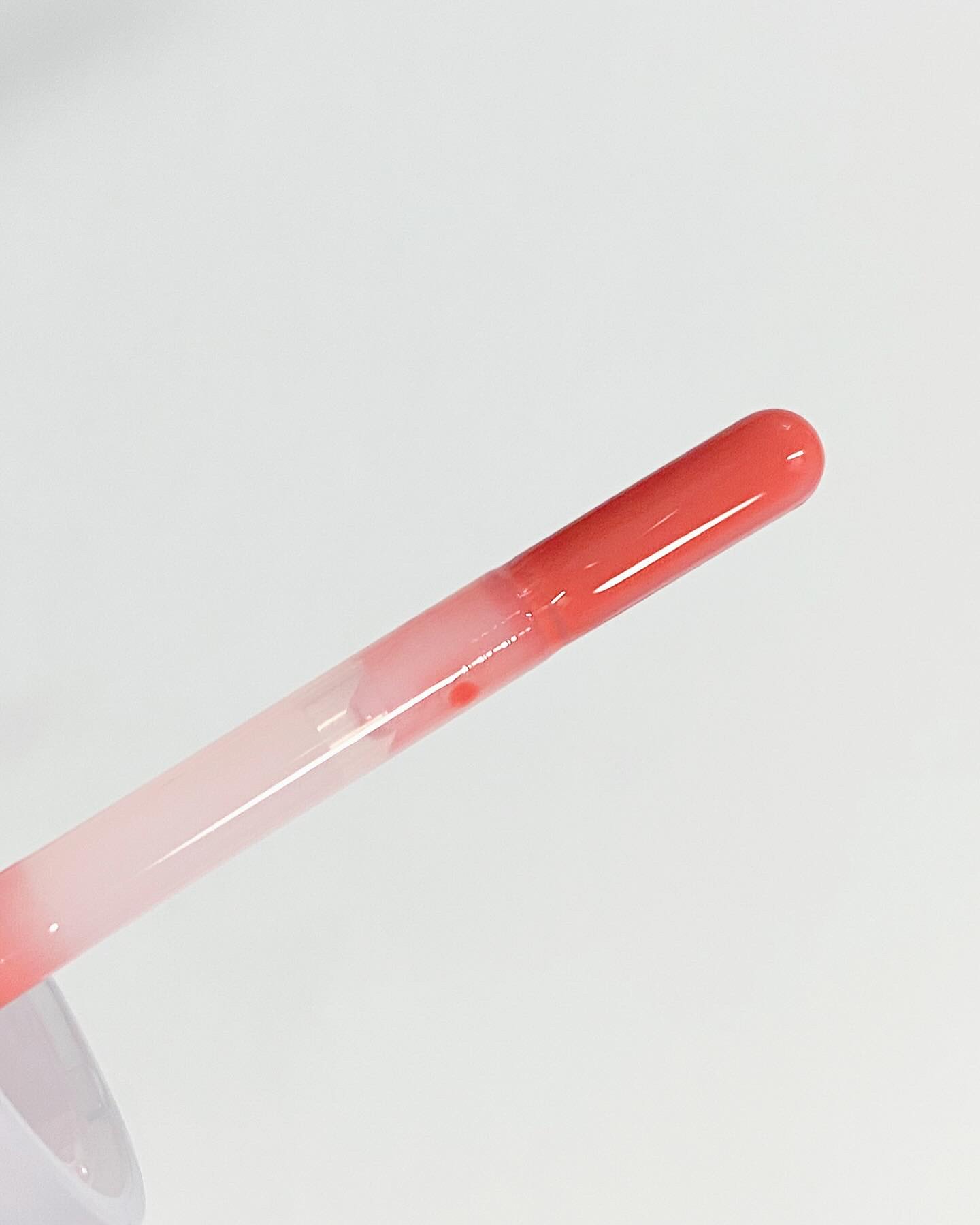 ジューシーベリープランピングリップオイル/TOCOBO/リップグロスを使ったクチコミ（2枚目）