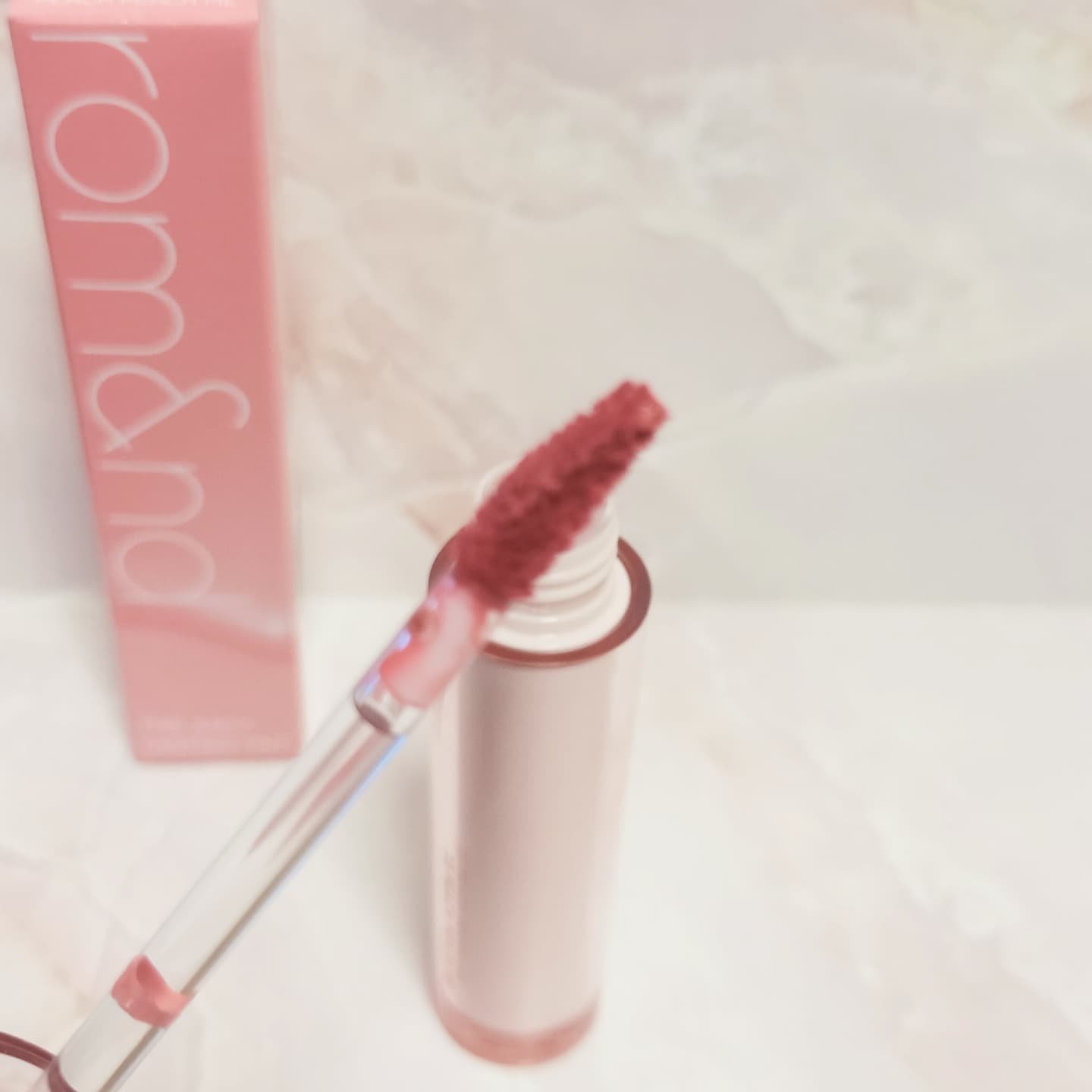 ザ ジューシーラスティングティント/rom&nd/リップティントを使ったクチコミ（2枚目）