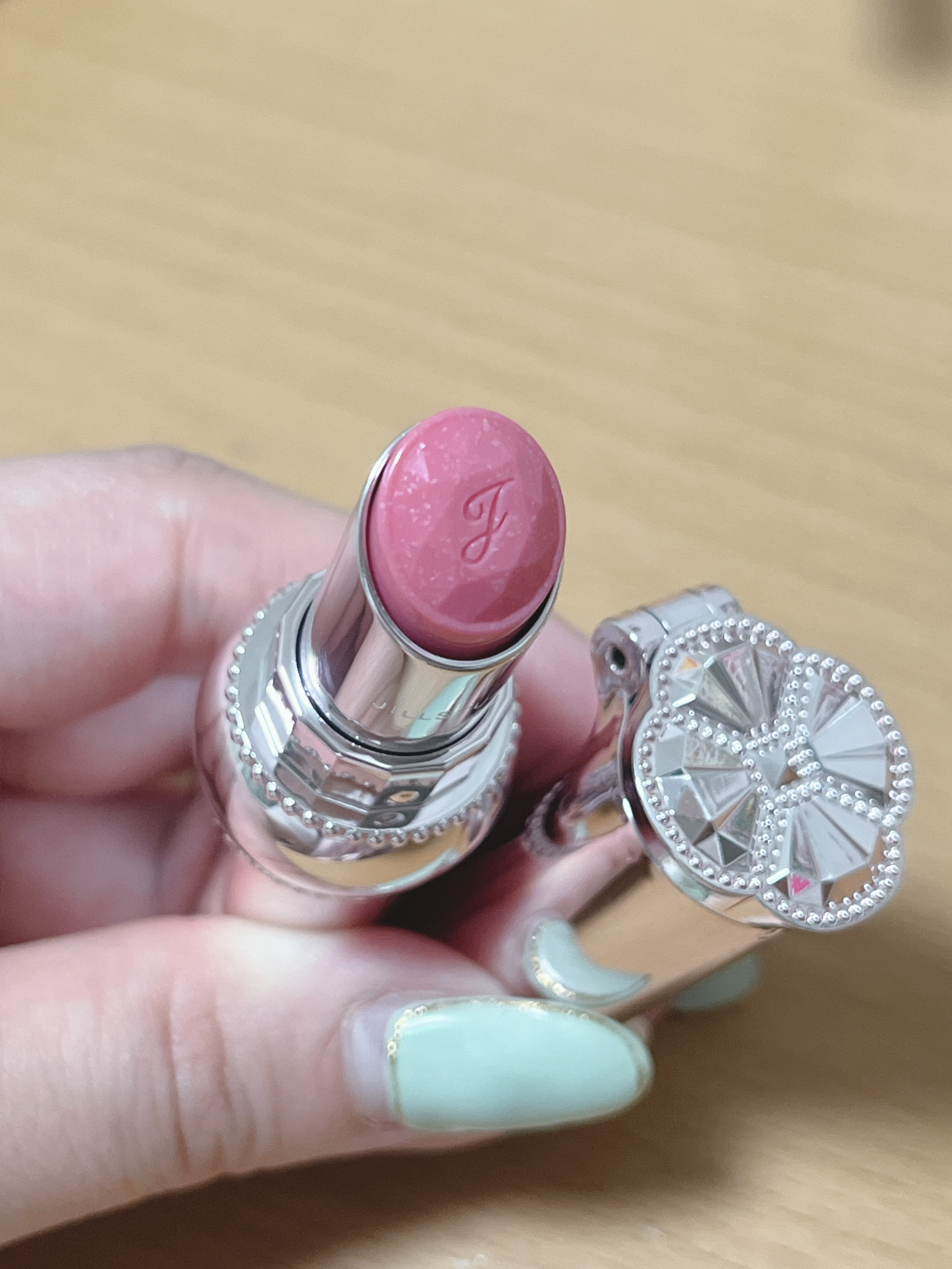 ジルスチュアート リップグロウ セラムバーム 104(限定) raspberry orion/JILL STUART/リップバームを使ったクチコミ（2枚目）