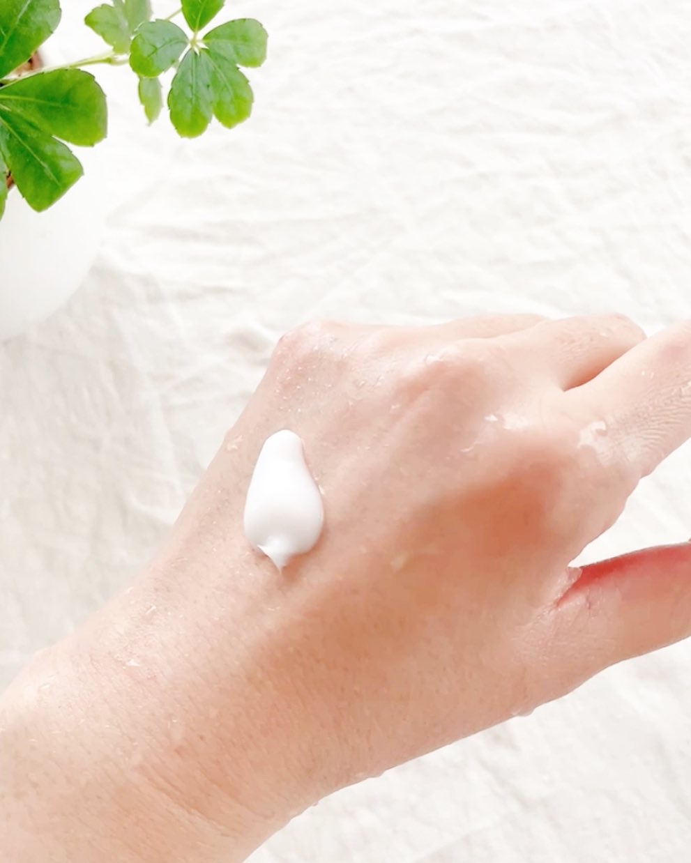 キューミースウィートボムホワイトクリーム/AGARISM/ボディクリームを使ったクチコミ（2枚目）